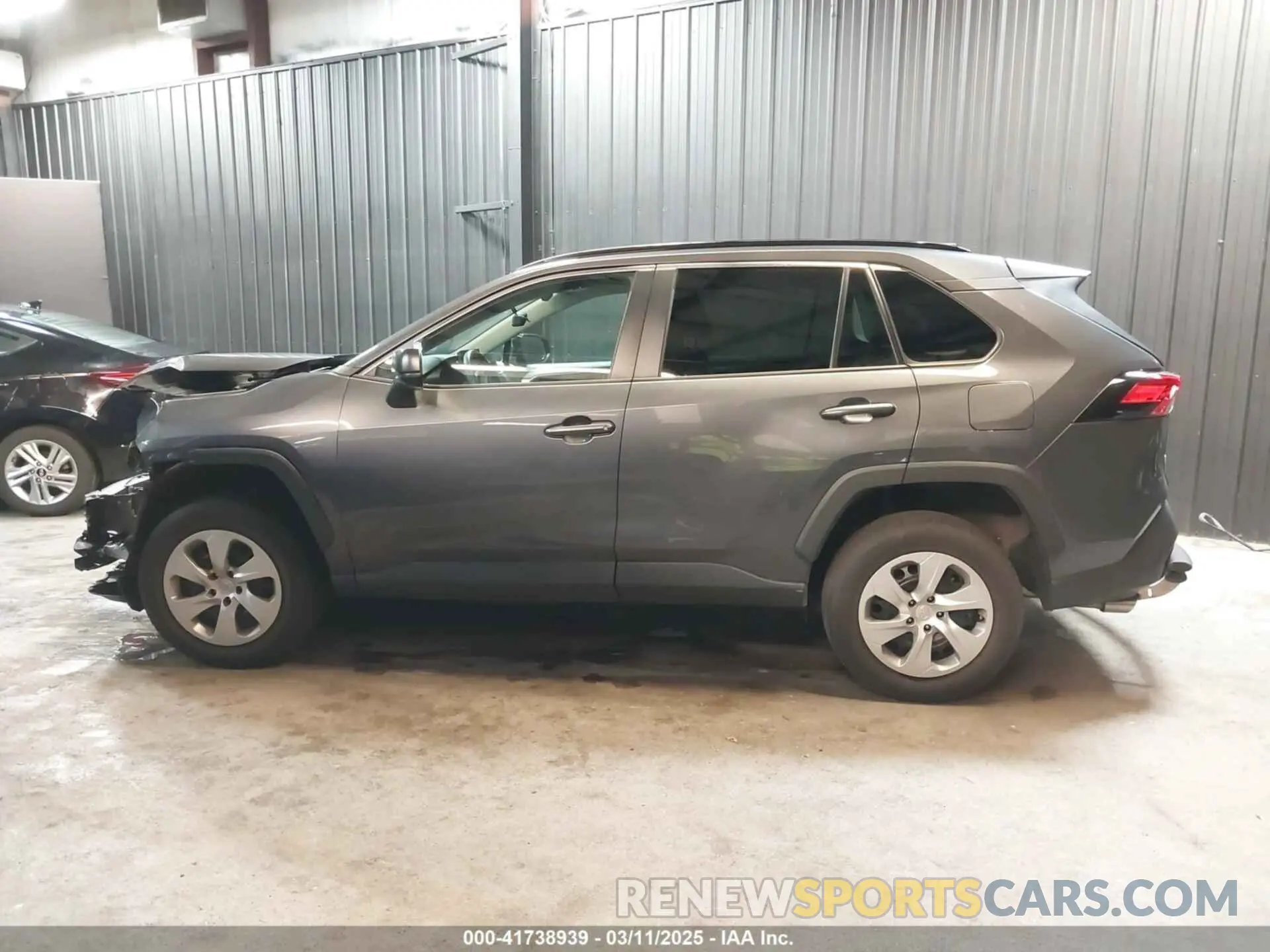 15 Photograph of a damaged car 2T3F1RFV4KW061414 TOYOTA RAV4 2019