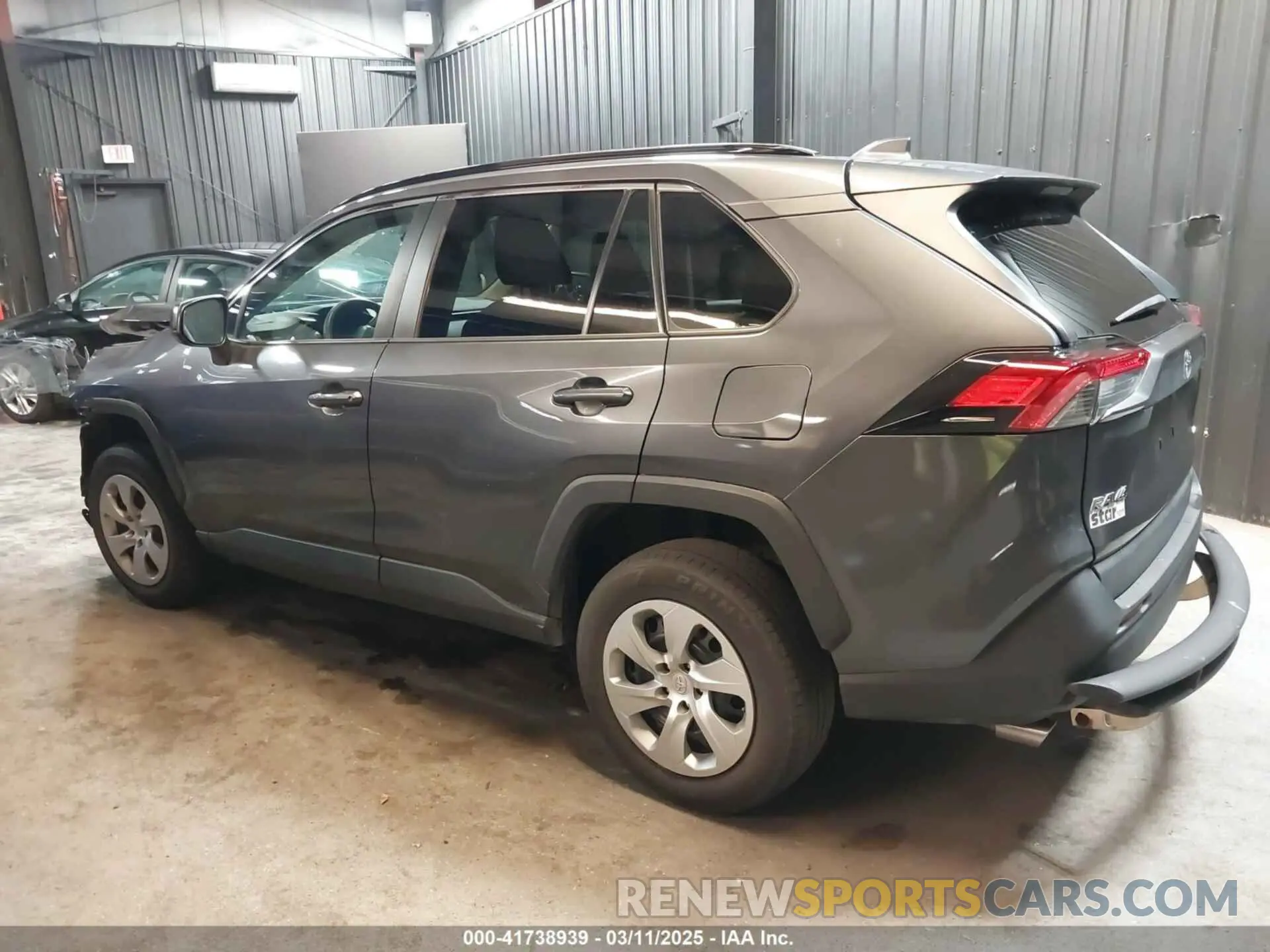 17 Photograph of a damaged car 2T3F1RFV4KW061414 TOYOTA RAV4 2019