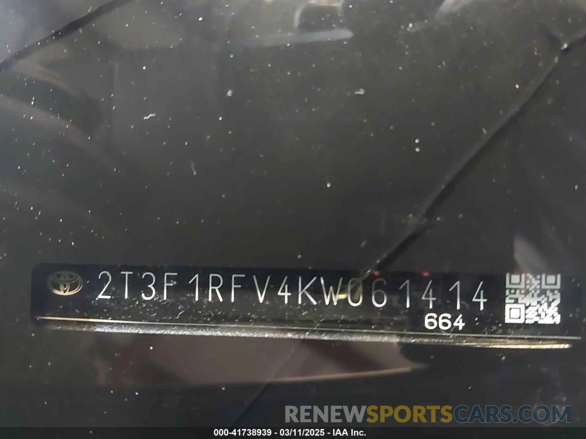 18 Photograph of a damaged car 2T3F1RFV4KW061414 TOYOTA RAV4 2019