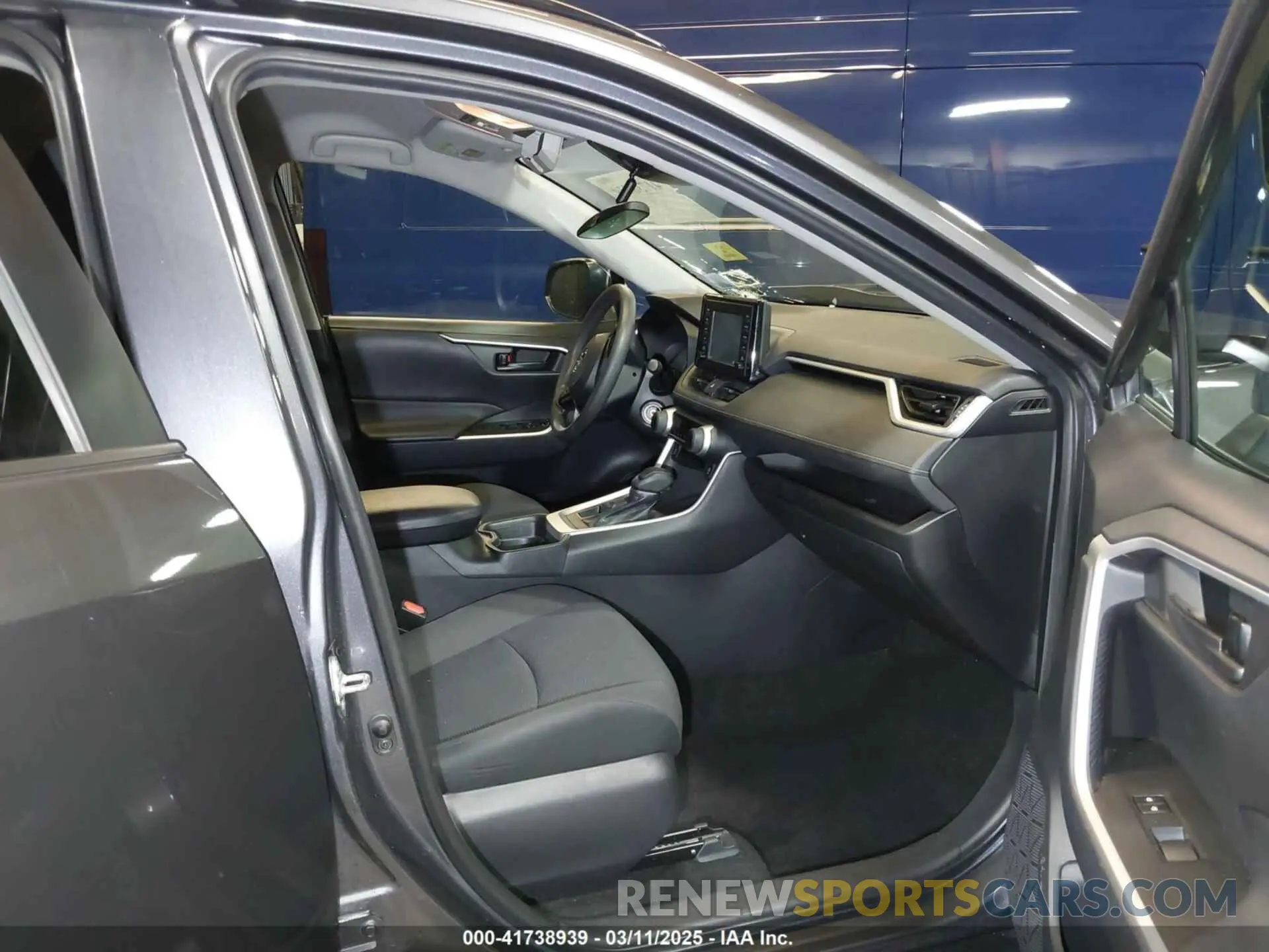 5 Photograph of a damaged car 2T3F1RFV4KW061414 TOYOTA RAV4 2019