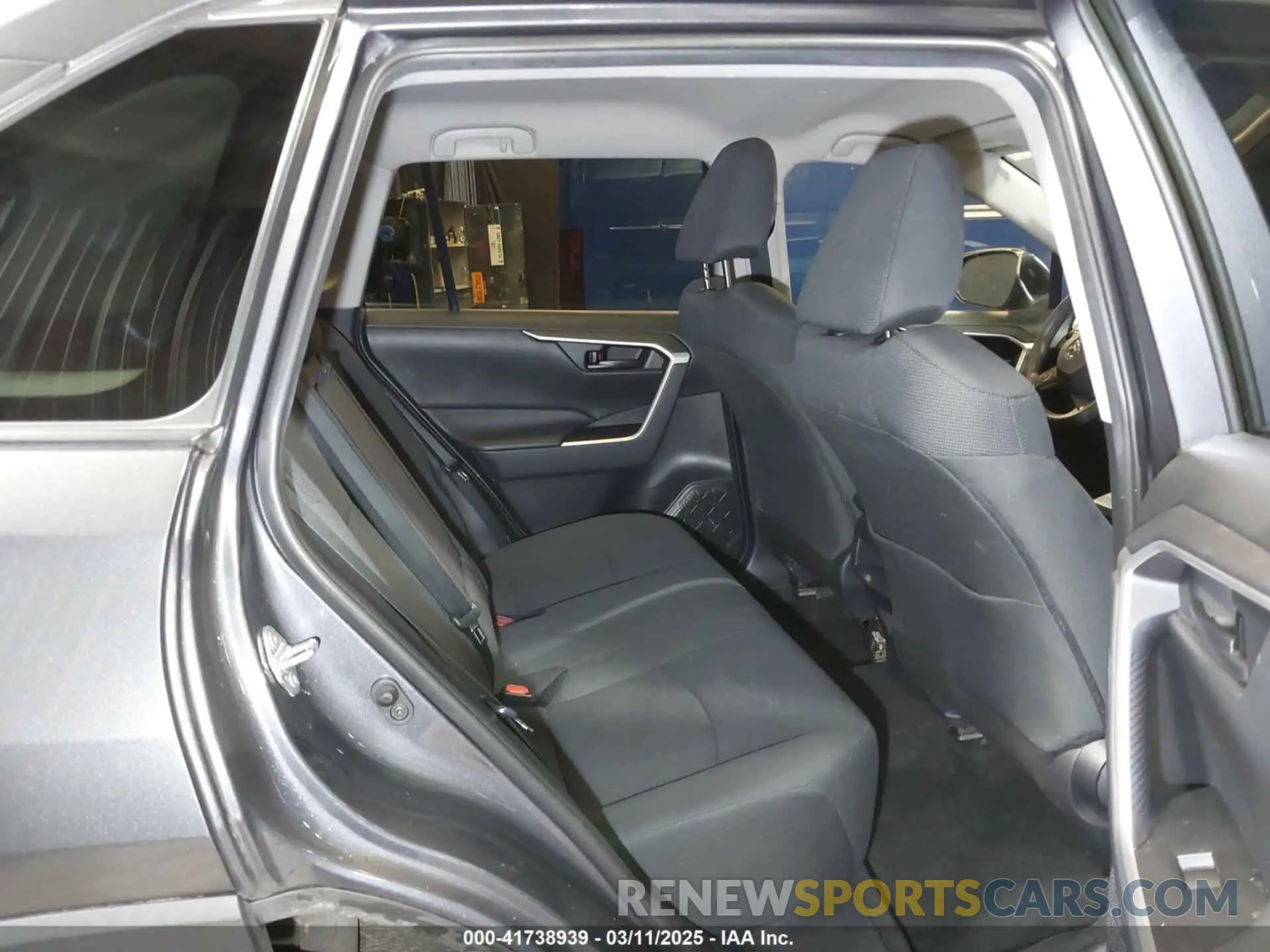 8 Photograph of a damaged car 2T3F1RFV4KW061414 TOYOTA RAV4 2019
