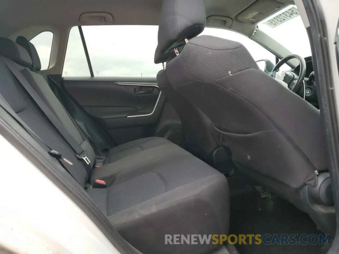 11 Photograph of a damaged car 2T3F1RFV5KC029024 TOYOTA RAV4 2019