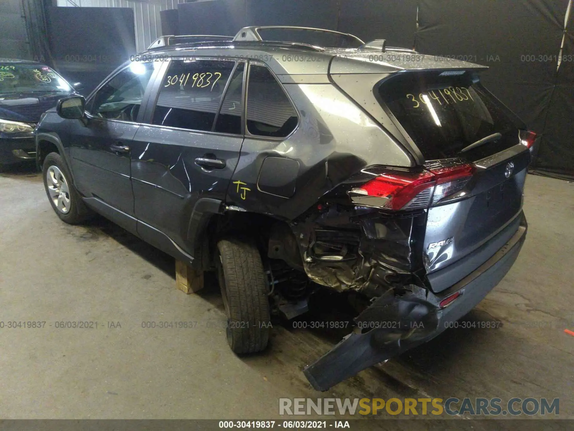 3 Photograph of a damaged car 2T3F1RFV5KC031128 TOYOTA RAV4 2019