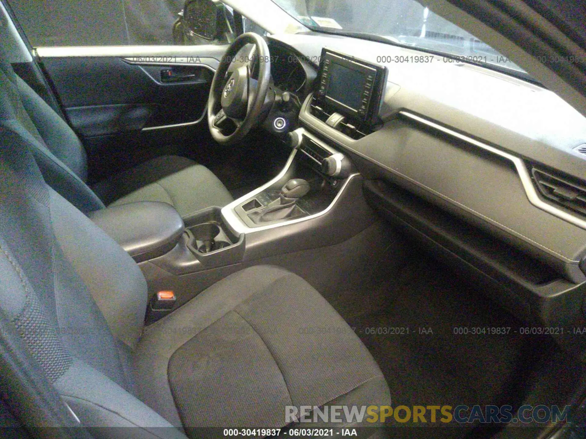 5 Photograph of a damaged car 2T3F1RFV5KC031128 TOYOTA RAV4 2019