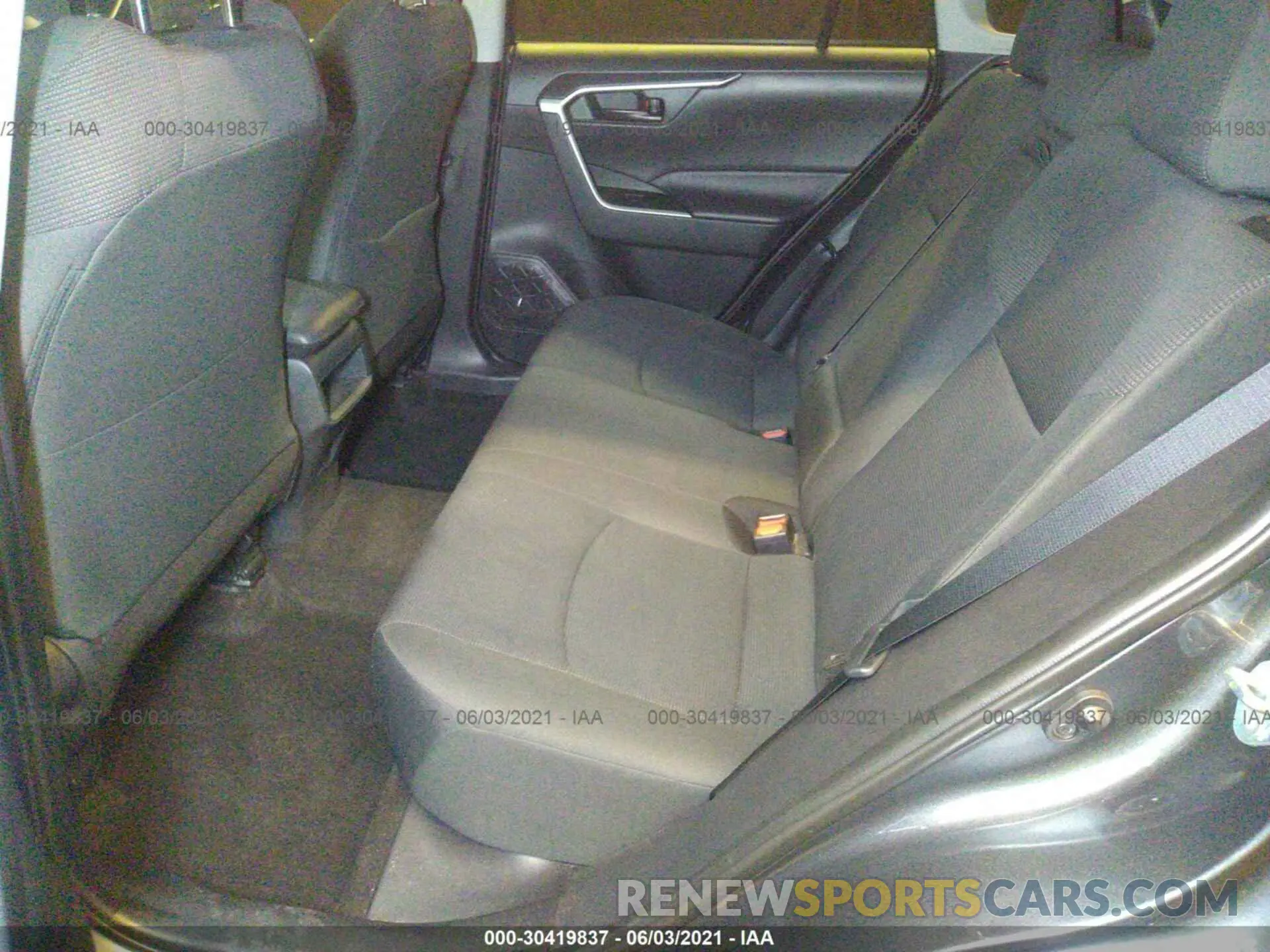 8 Photograph of a damaged car 2T3F1RFV5KC031128 TOYOTA RAV4 2019