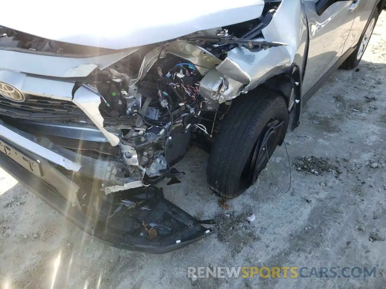 9 Photograph of a damaged car 2T3F1RFV5KC036264 TOYOTA RAV4 2019