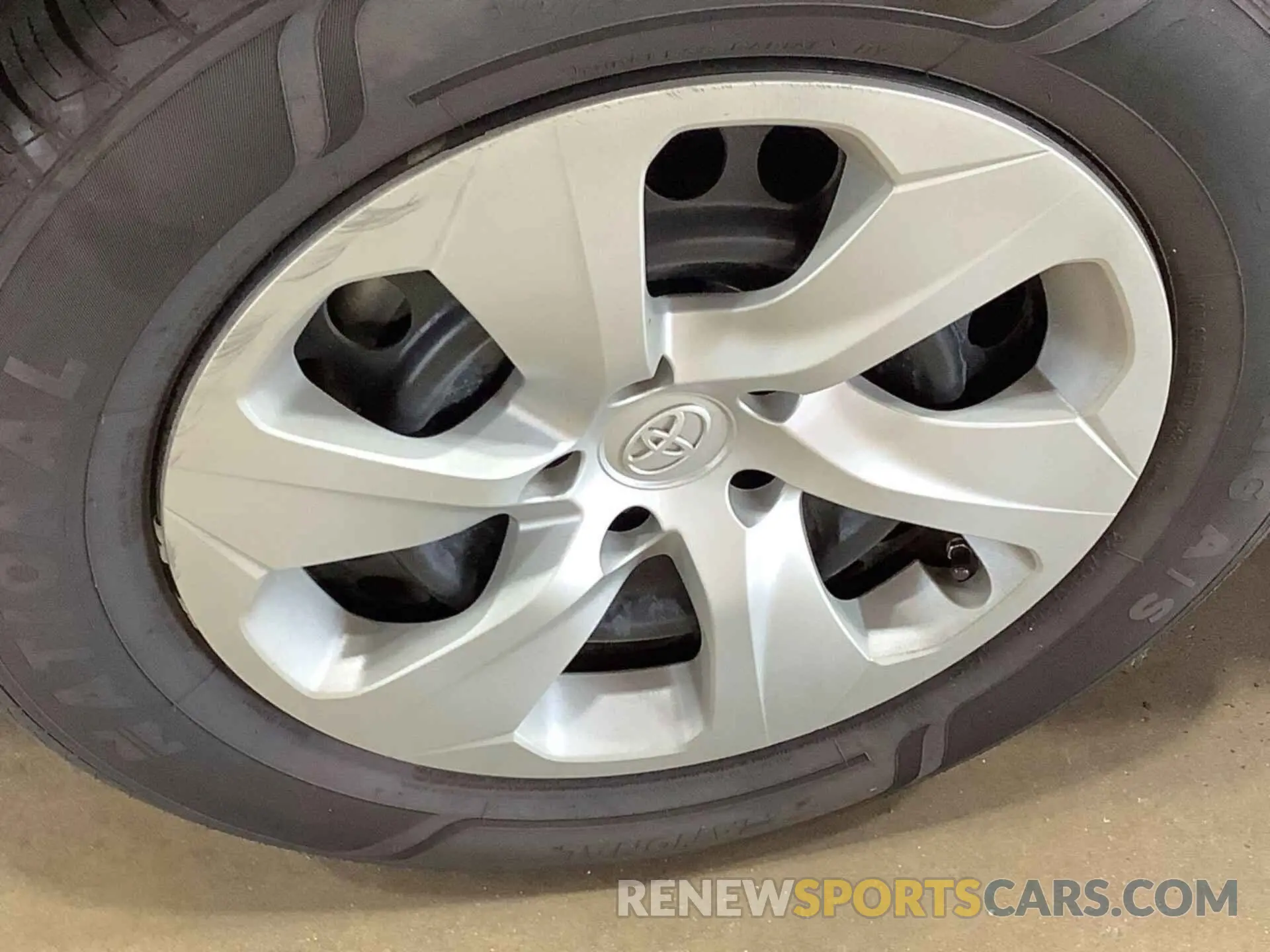 15 Photograph of a damaged car 2T3F1RFV5KC037351 TOYOTA RAV4 2019