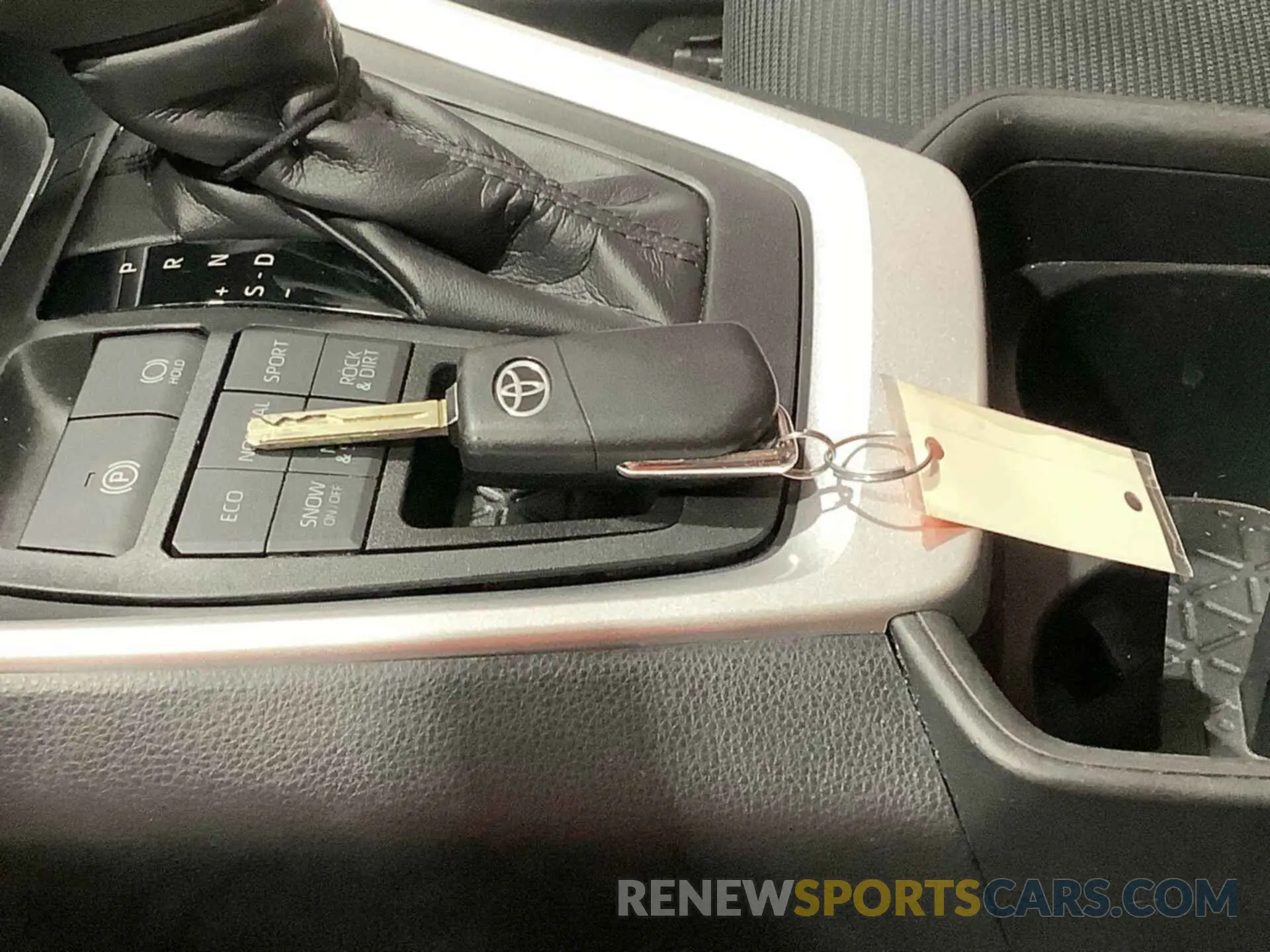 17 Photograph of a damaged car 2T3F1RFV5KC037351 TOYOTA RAV4 2019