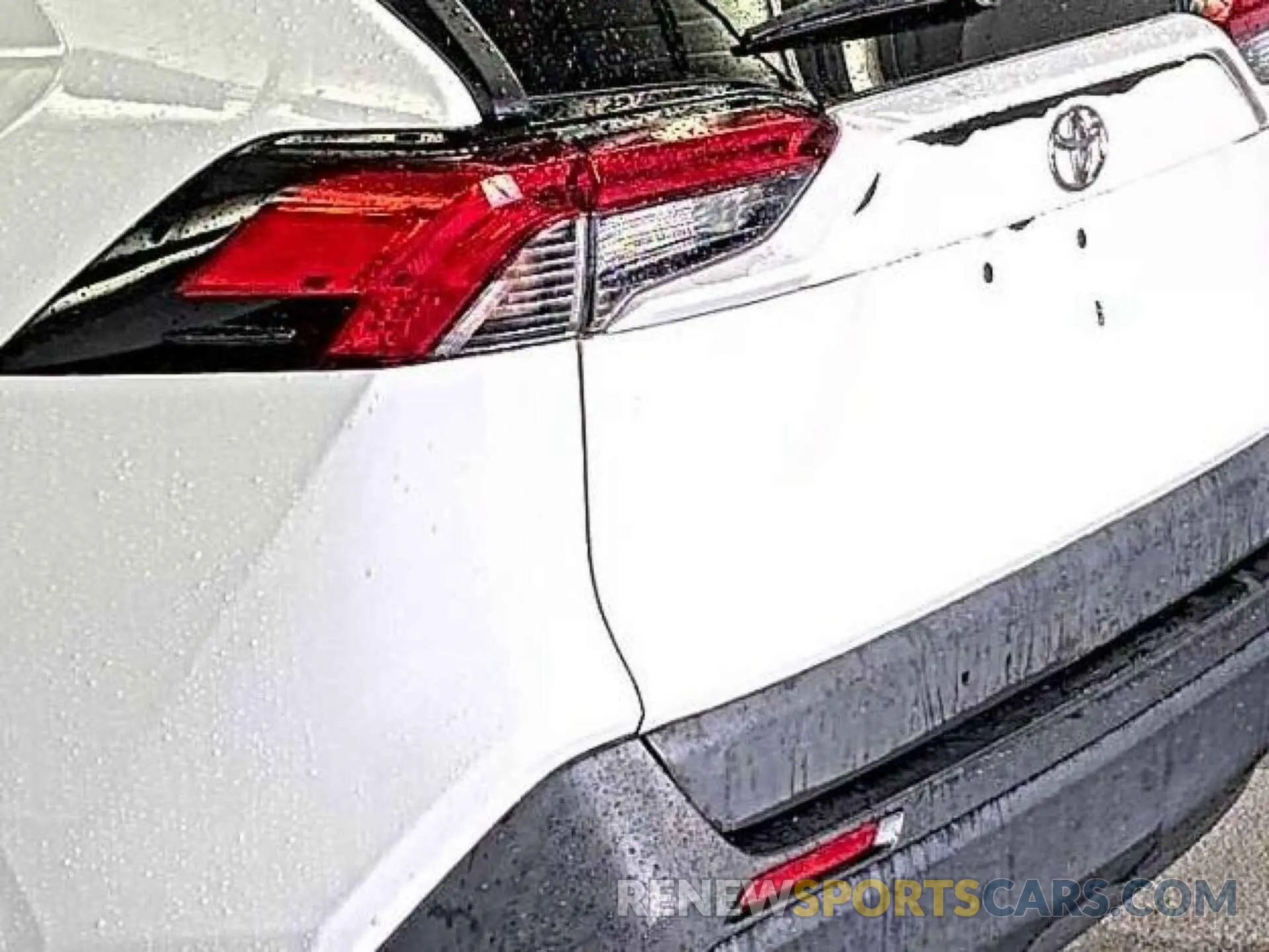 18 Photograph of a damaged car 2T3F1RFV5KC037351 TOYOTA RAV4 2019