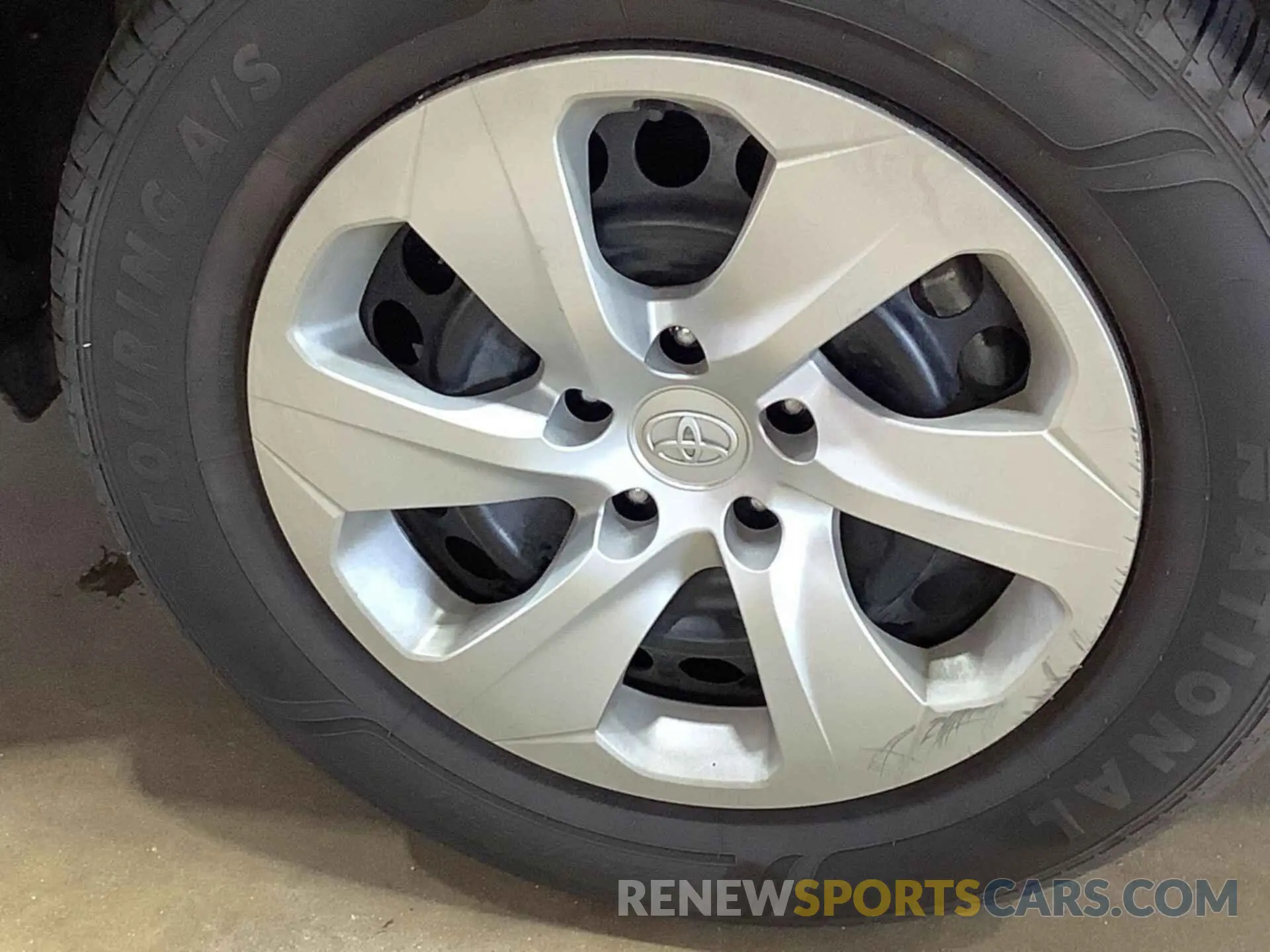 27 Photograph of a damaged car 2T3F1RFV5KC037351 TOYOTA RAV4 2019