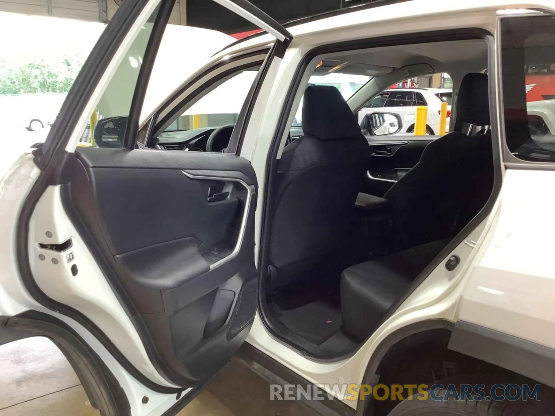 28 Photograph of a damaged car 2T3F1RFV5KC037351 TOYOTA RAV4 2019