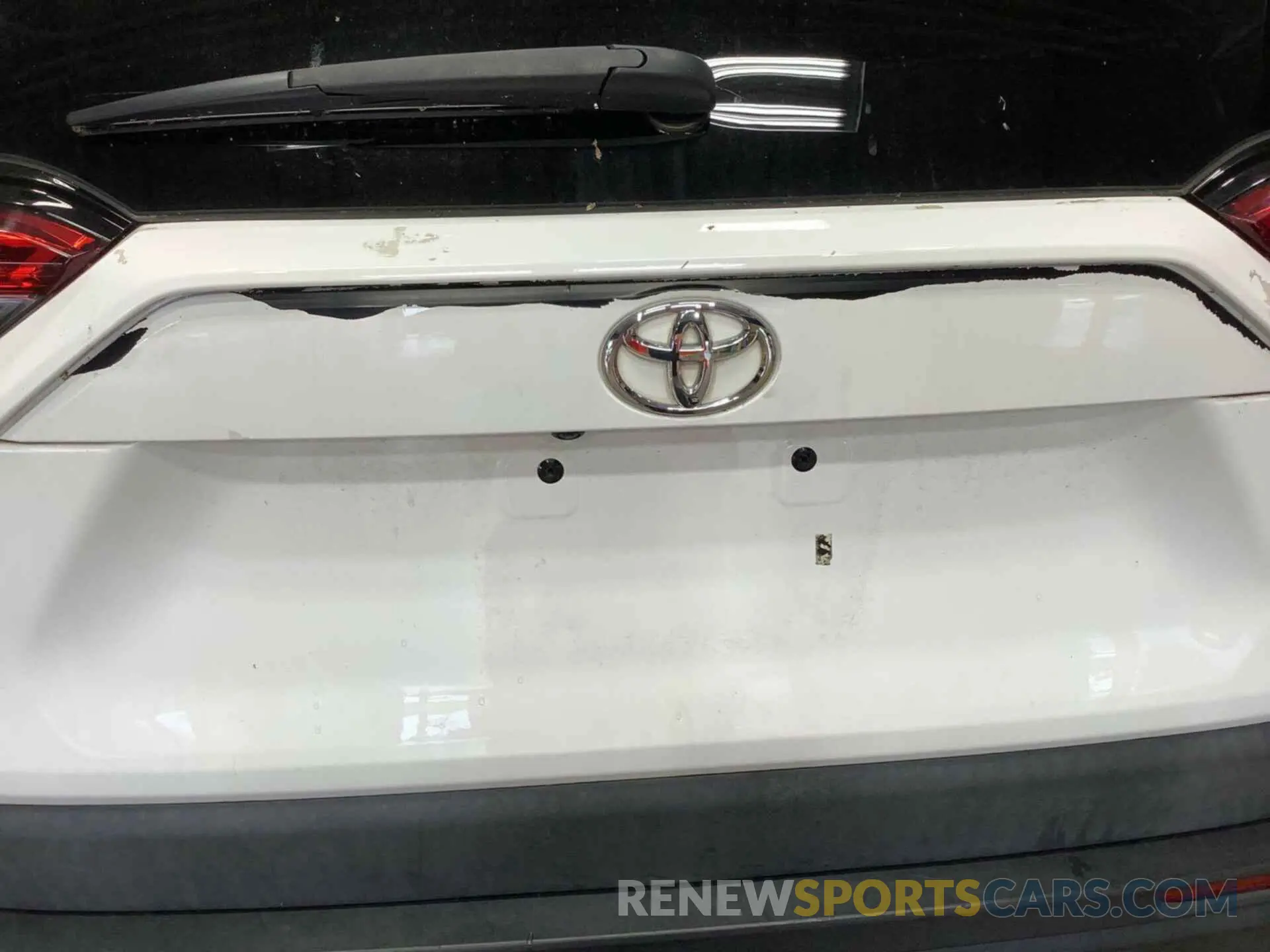 33 Photograph of a damaged car 2T3F1RFV5KC037351 TOYOTA RAV4 2019