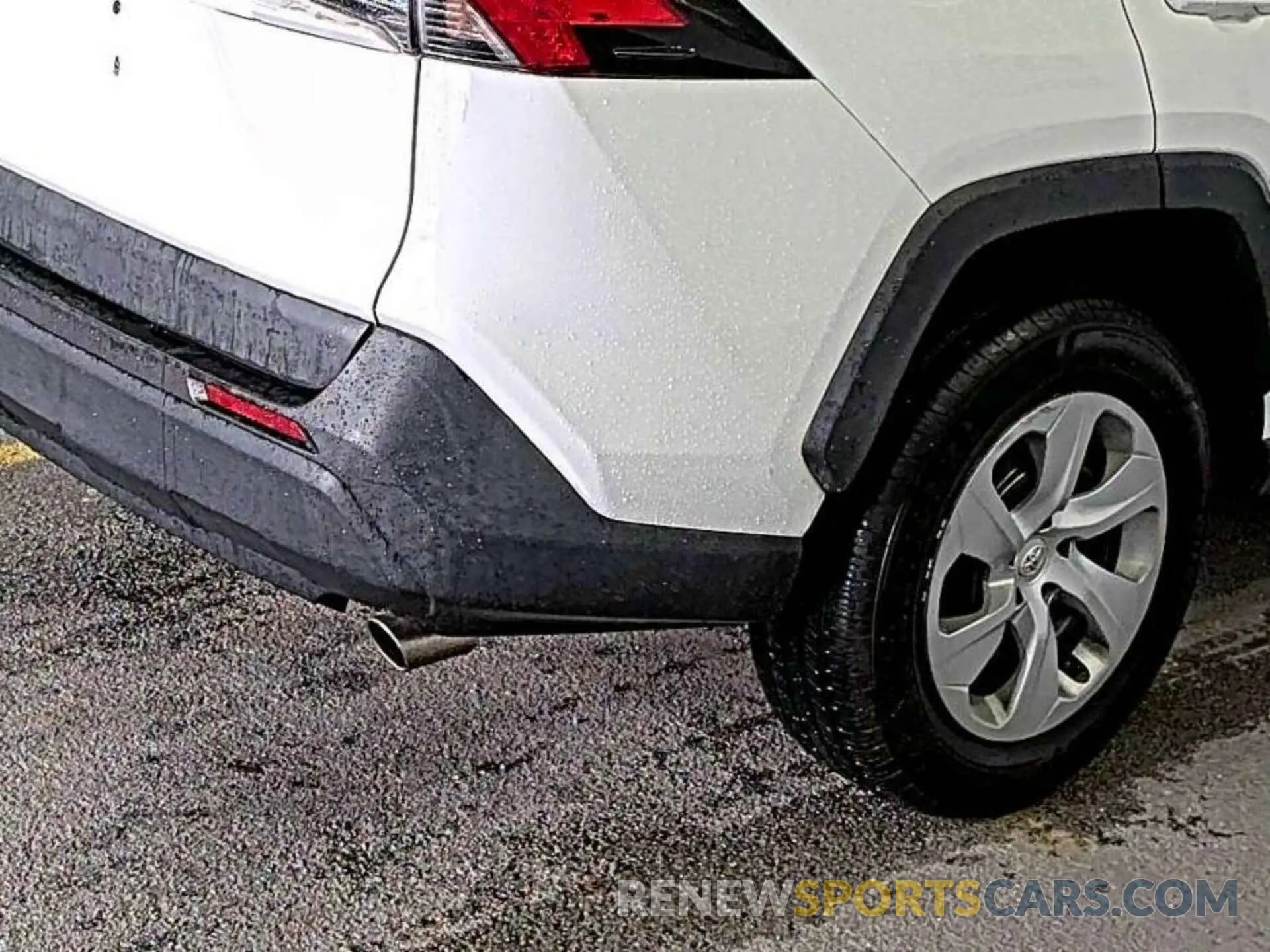 39 Photograph of a damaged car 2T3F1RFV5KC037351 TOYOTA RAV4 2019