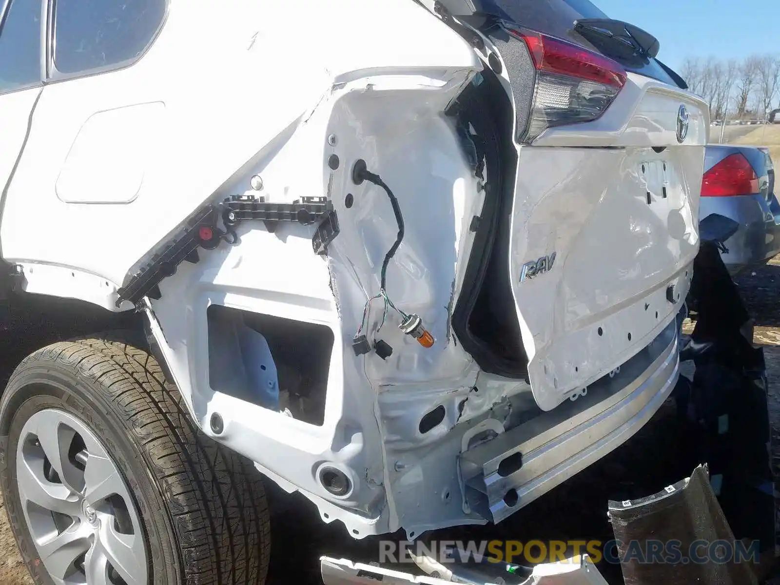 9 Photograph of a damaged car 2T3F1RFV5KC052805 TOYOTA RAV4 2019