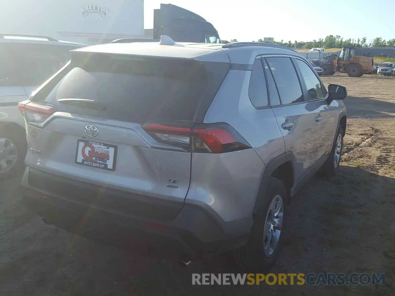 4 Photograph of a damaged car 2T3F1RFV5KW018331 TOYOTA RAV4 2019