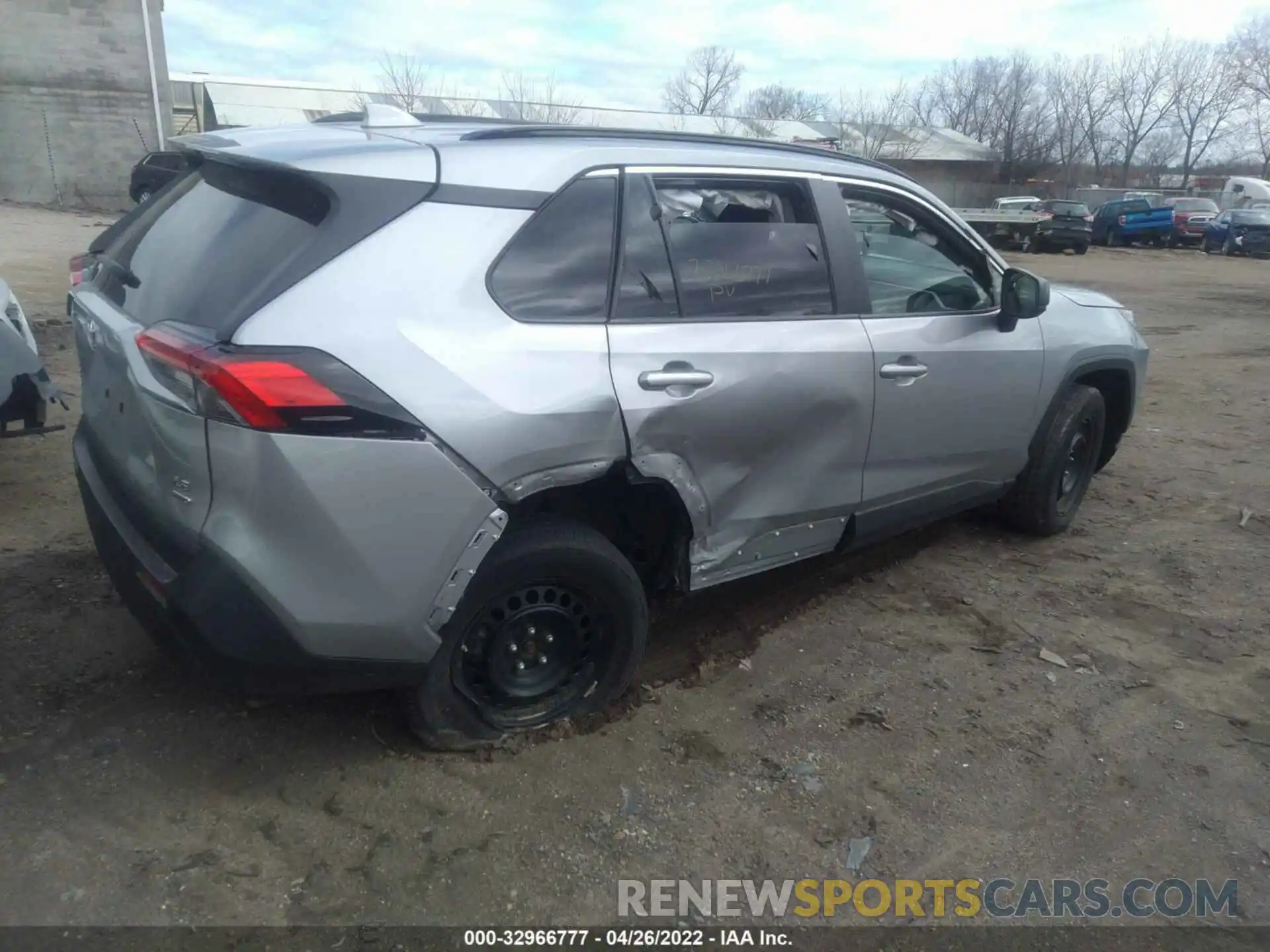 4 Photograph of a damaged car 2T3F1RFV5KW018409 TOYOTA RAV4 2019