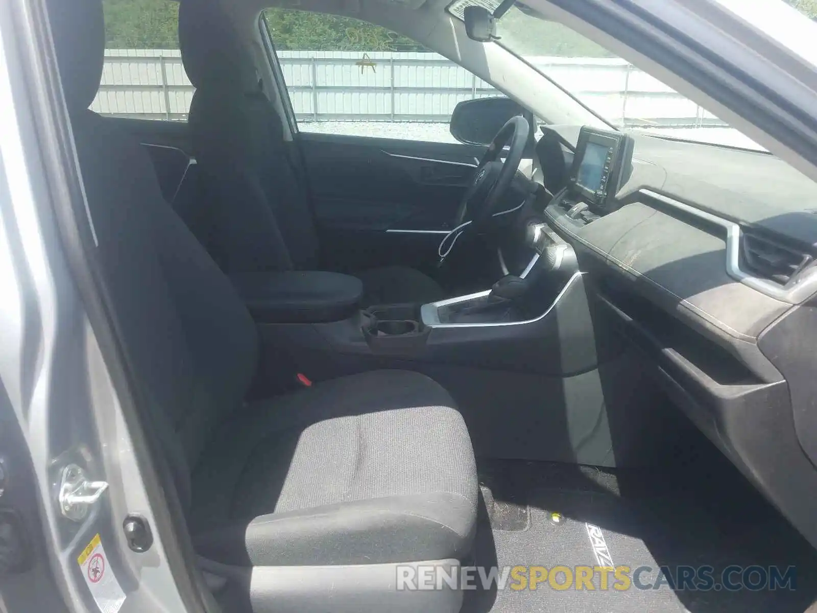 5 Photograph of a damaged car 2T3F1RFV5KW041480 TOYOTA RAV4 2019