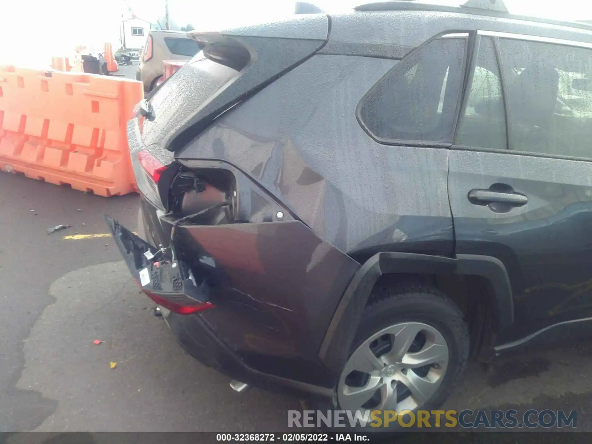 6 Photograph of a damaged car 2T3F1RFV5KW057484 TOYOTA RAV4 2019