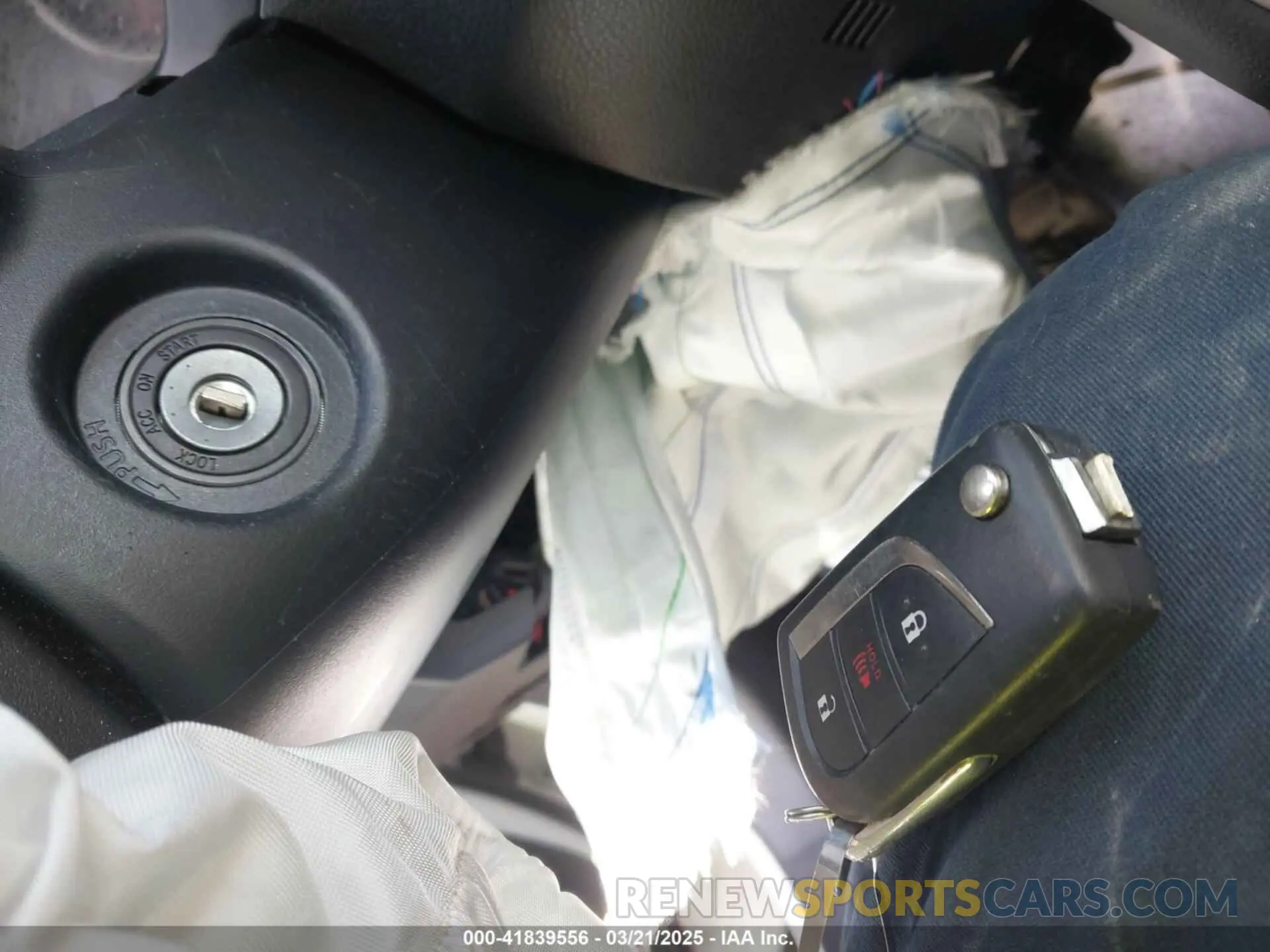 11 Photograph of a damaged car 2T3F1RFV5KW076276 TOYOTA RAV4 2019
