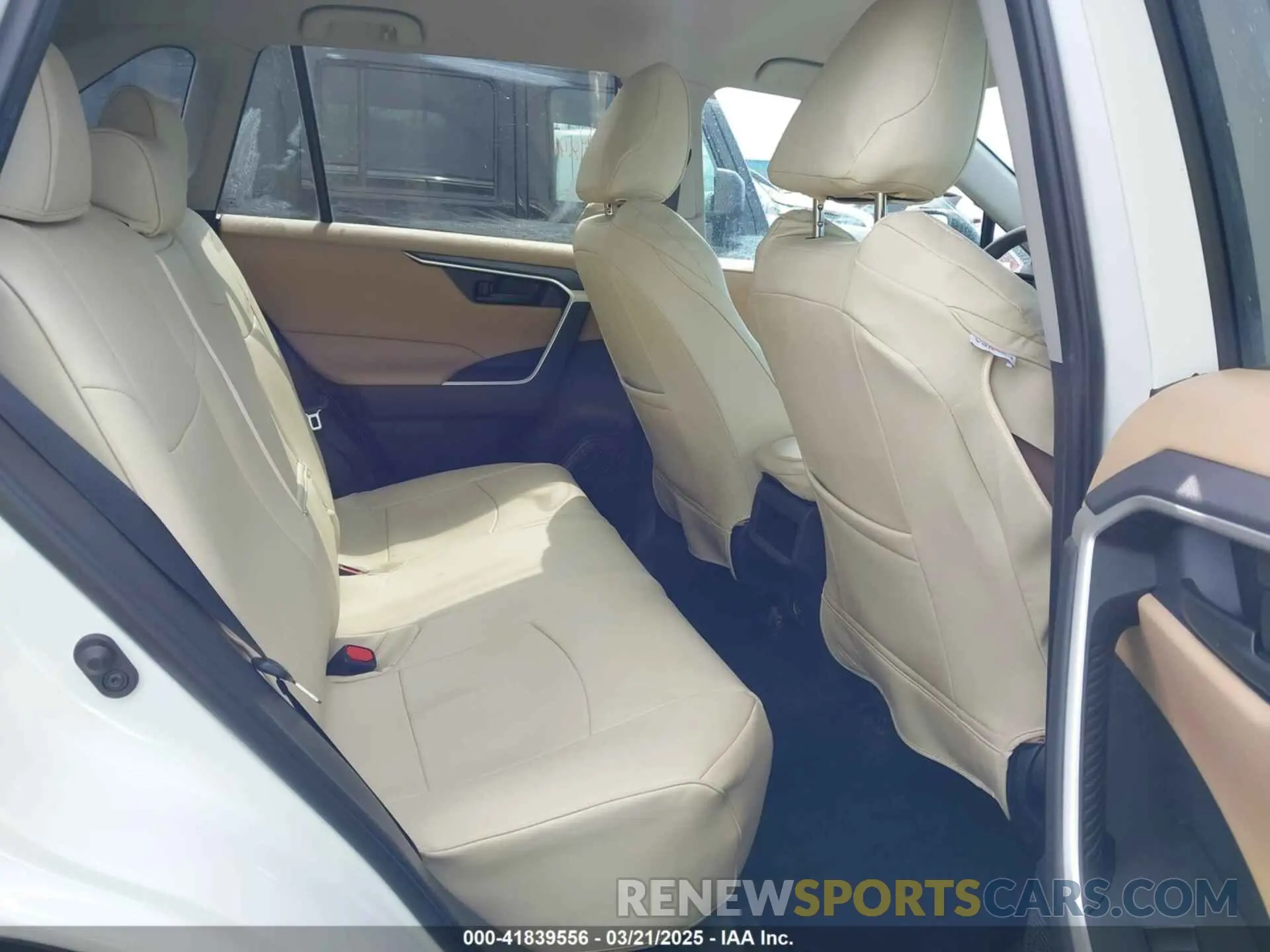 8 Photograph of a damaged car 2T3F1RFV5KW076276 TOYOTA RAV4 2019