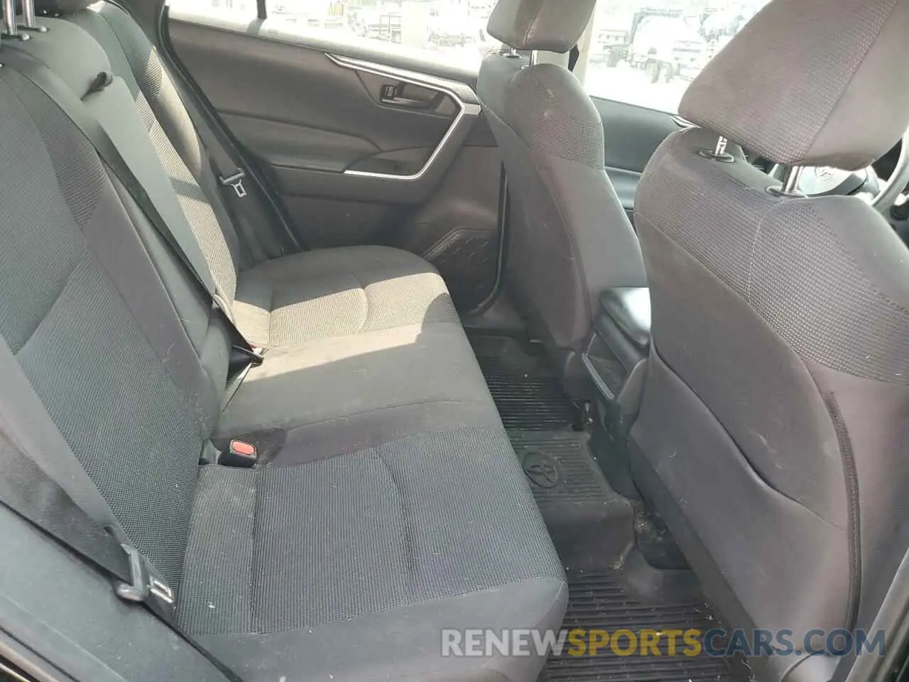 11 Photograph of a damaged car 2T3F1RFV5KW080764 TOYOTA RAV4 2019