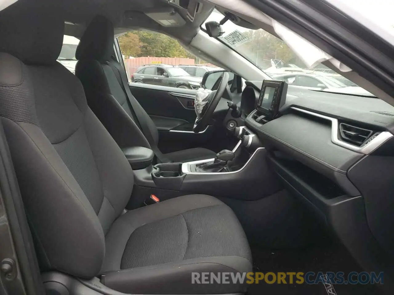 5 Photograph of a damaged car 2T3F1RFV6KC030683 TOYOTA RAV4 2019
