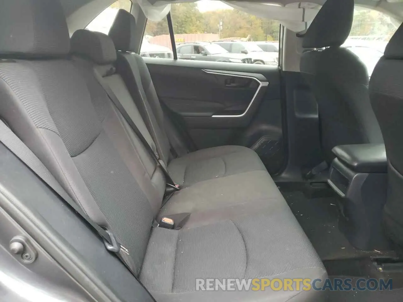 6 Photograph of a damaged car 2T3F1RFV6KC030683 TOYOTA RAV4 2019