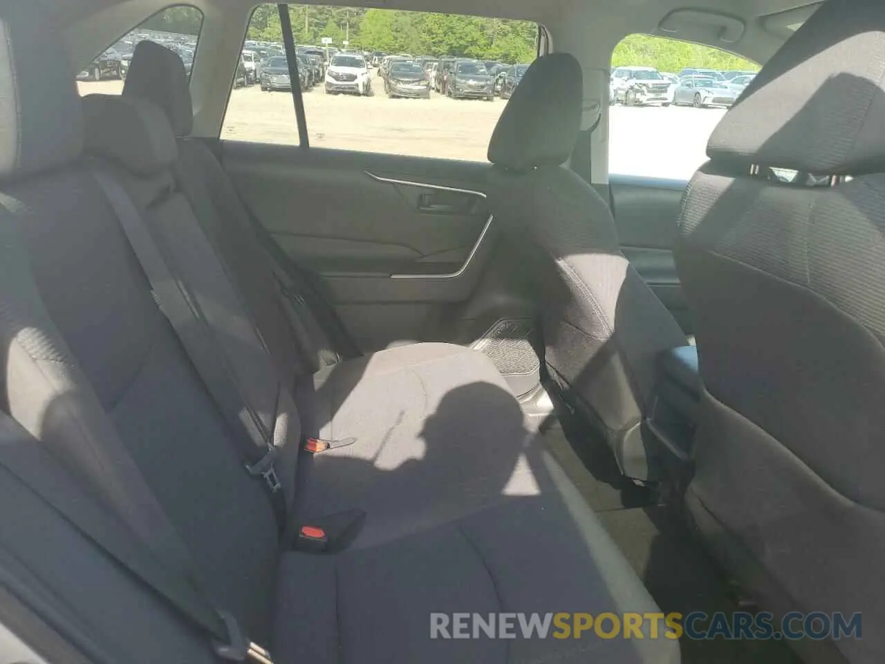11 Photograph of a damaged car 2T3F1RFV6KC040341 TOYOTA RAV4 2019