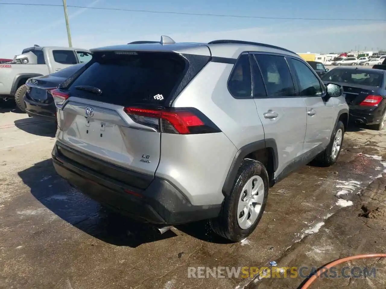 4 Photograph of a damaged car 2T3F1RFV6KW031475 TOYOTA RAV4 2019