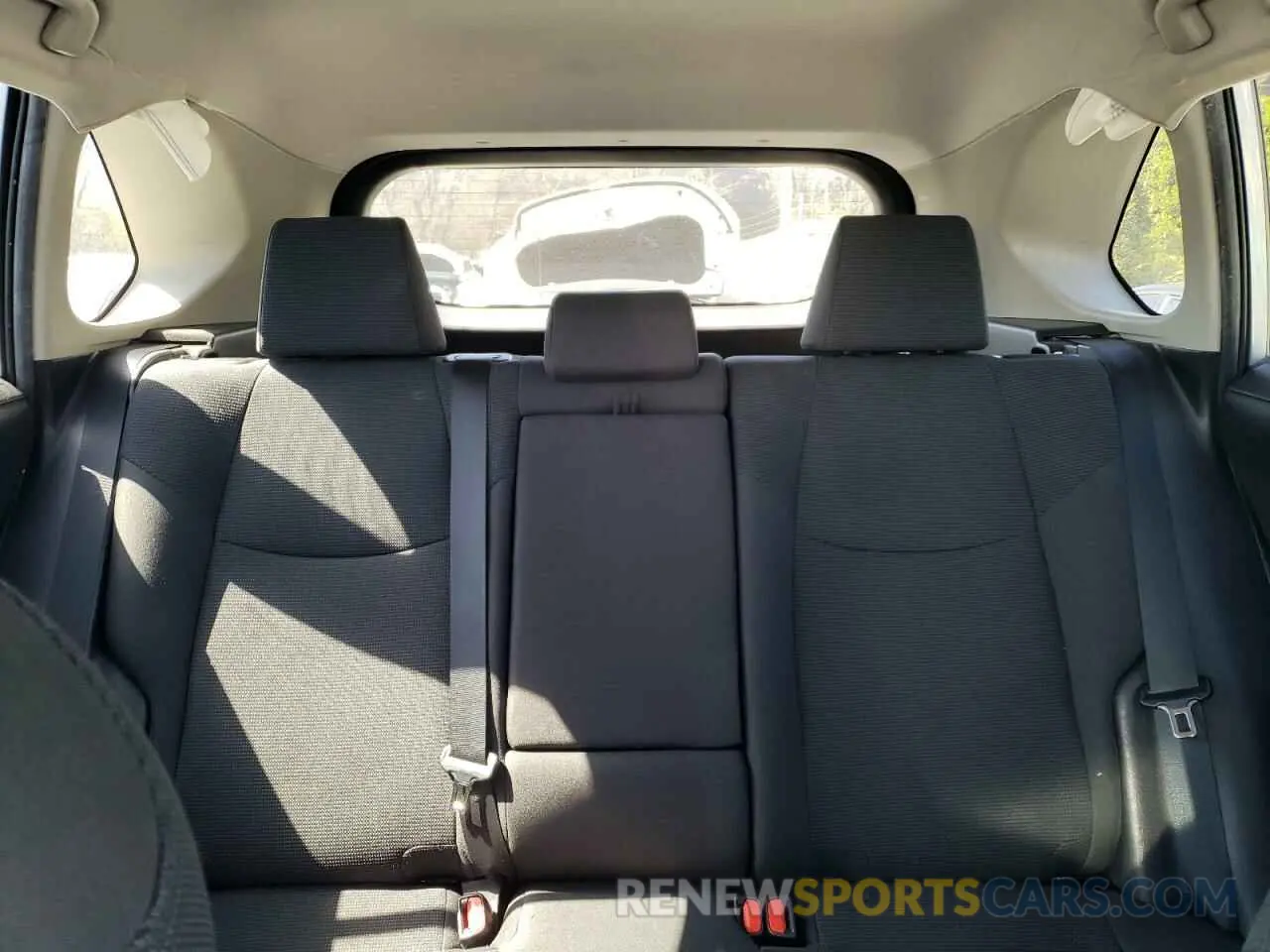 10 Photograph of a damaged car 2T3F1RFV6KW063262 TOYOTA RAV4 2019