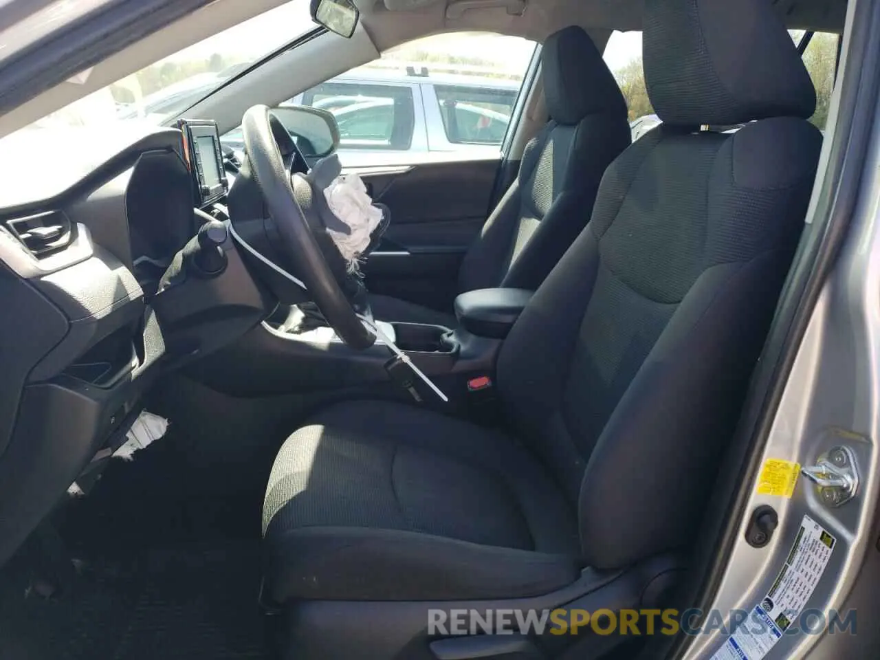 7 Photograph of a damaged car 2T3F1RFV6KW063262 TOYOTA RAV4 2019
