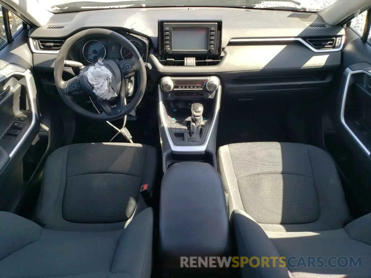 8 Photograph of a damaged car 2T3F1RFV6KW063262 TOYOTA RAV4 2019