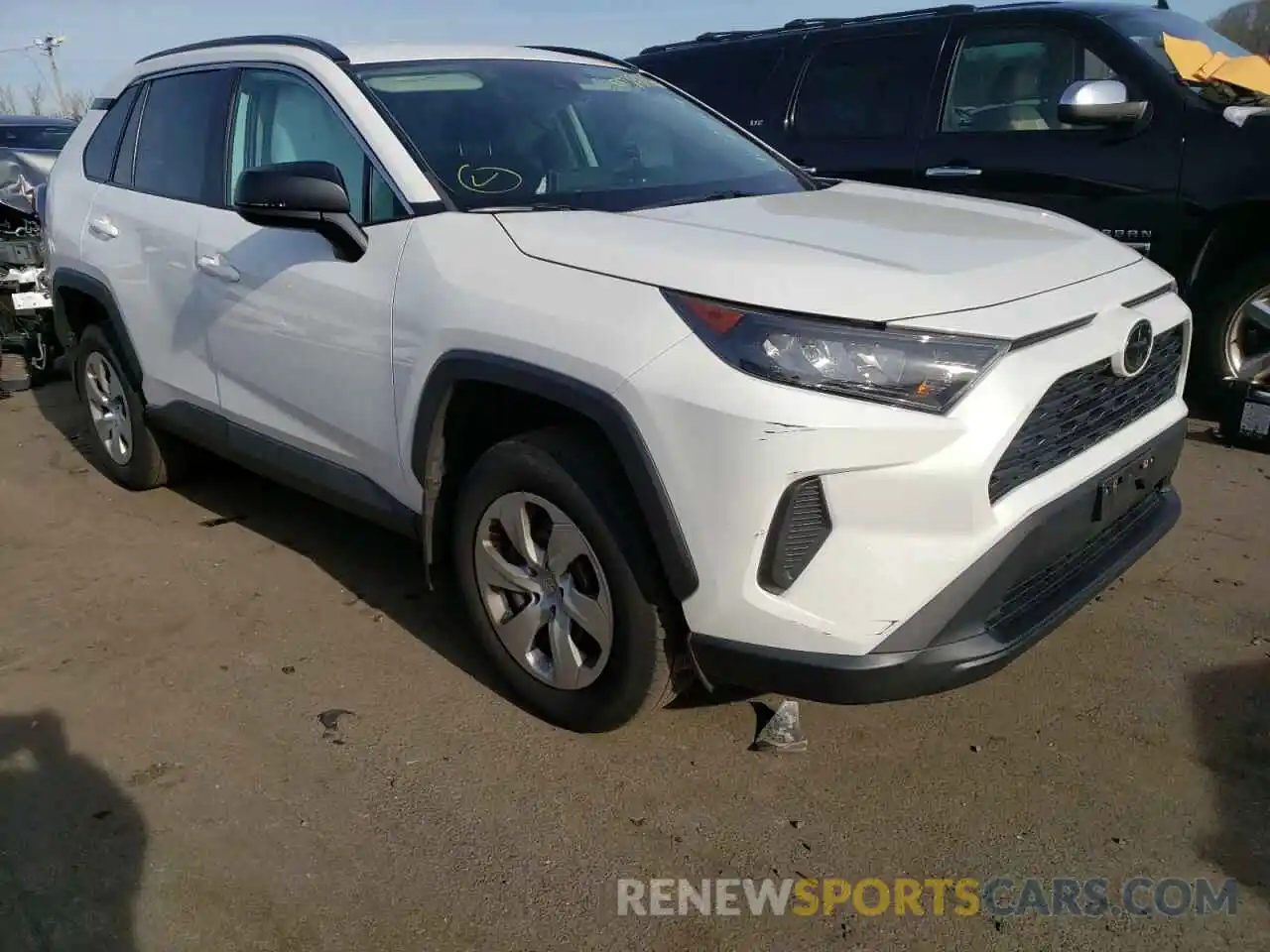 4 Photograph of a damaged car 2T3F1RFV6KW064363 TOYOTA RAV4 2019