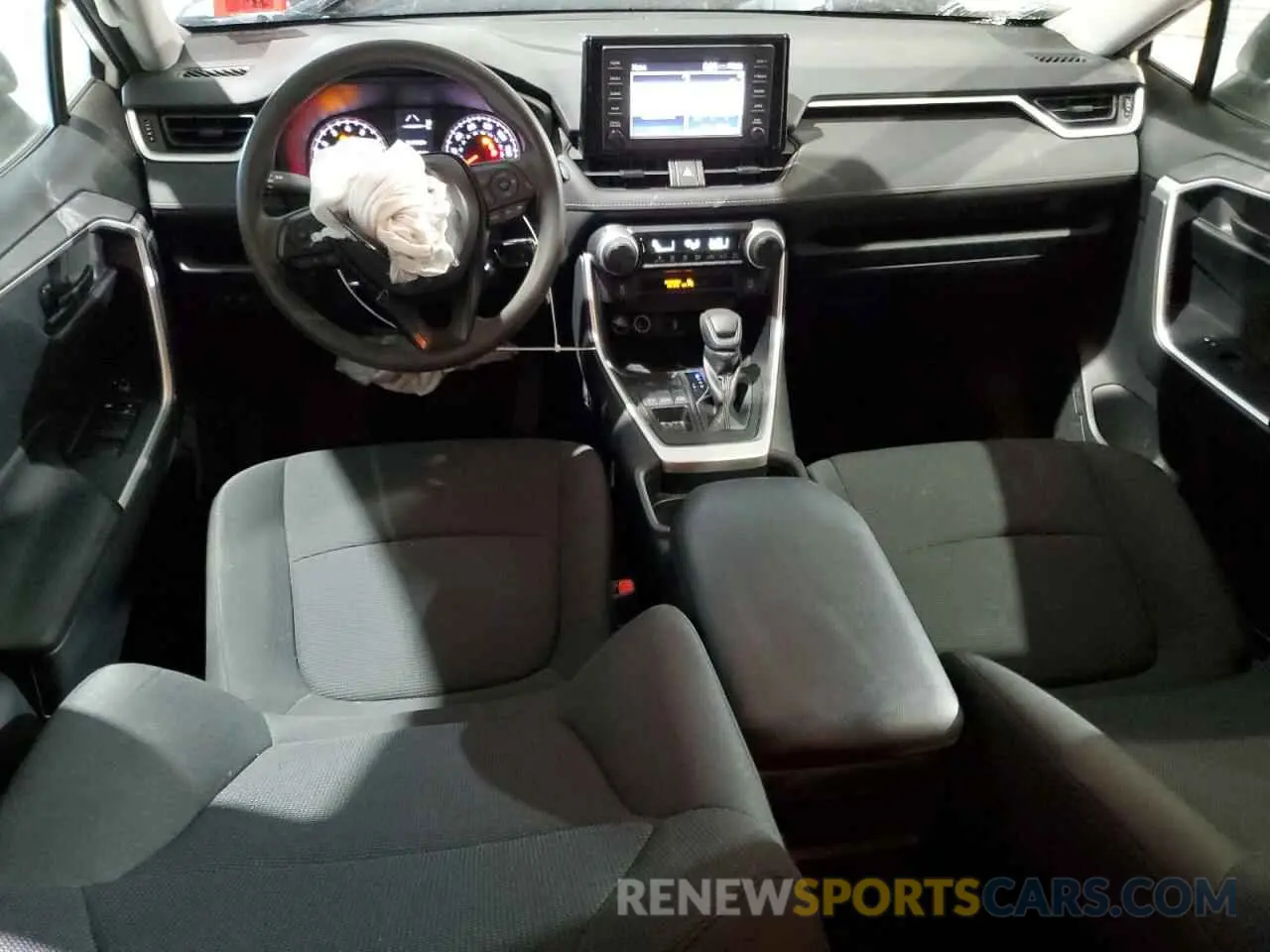 8 Photograph of a damaged car 2T3F1RFV8KC005154 TOYOTA RAV4 2019