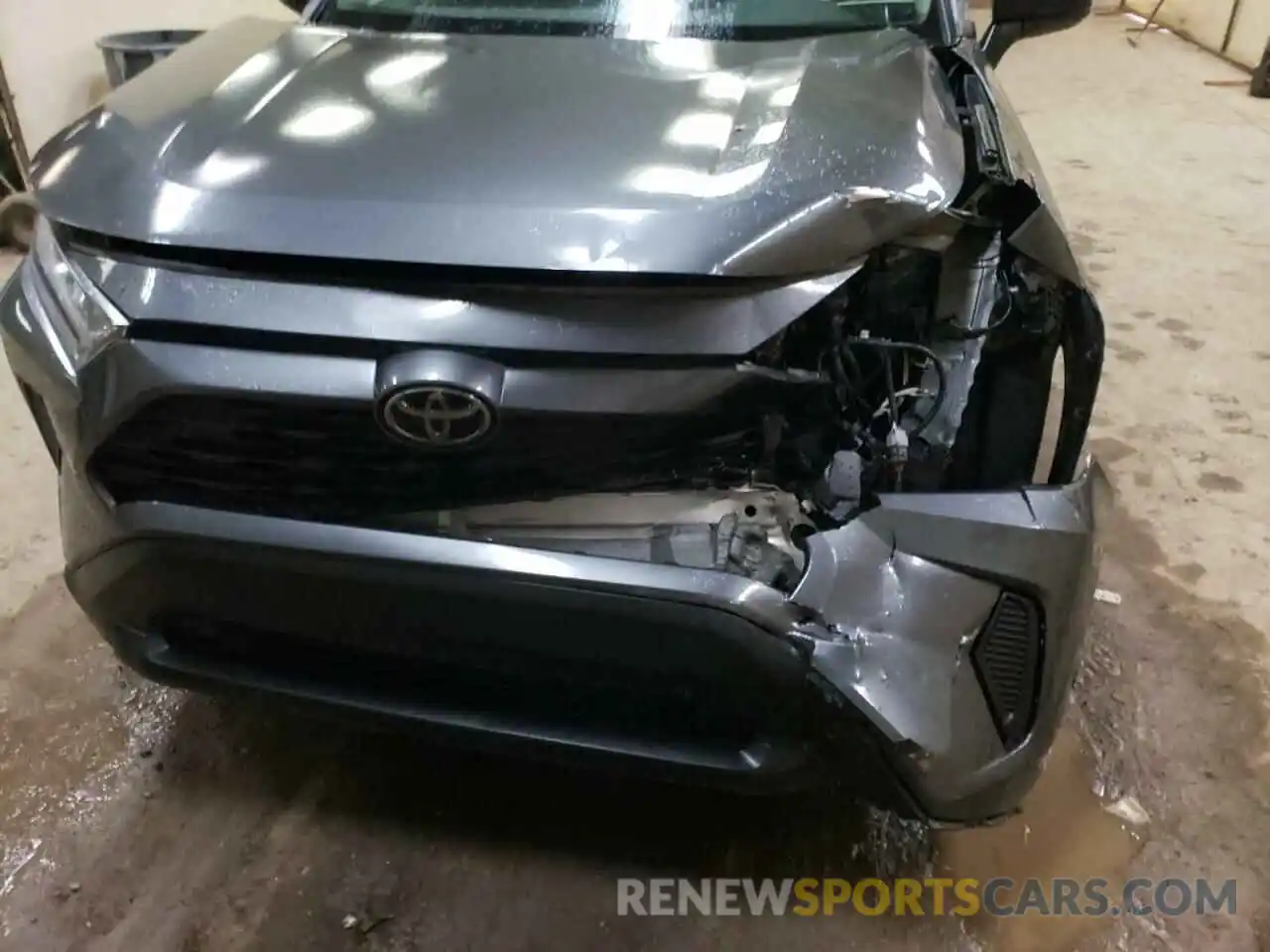 9 Photograph of a damaged car 2T3F1RFV8KC024772 TOYOTA RAV4 2019