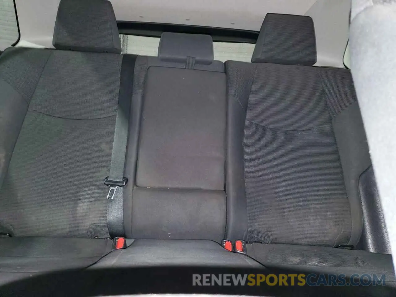 10 Photograph of a damaged car 2T3F1RFV8KC052751 TOYOTA RAV4 2019