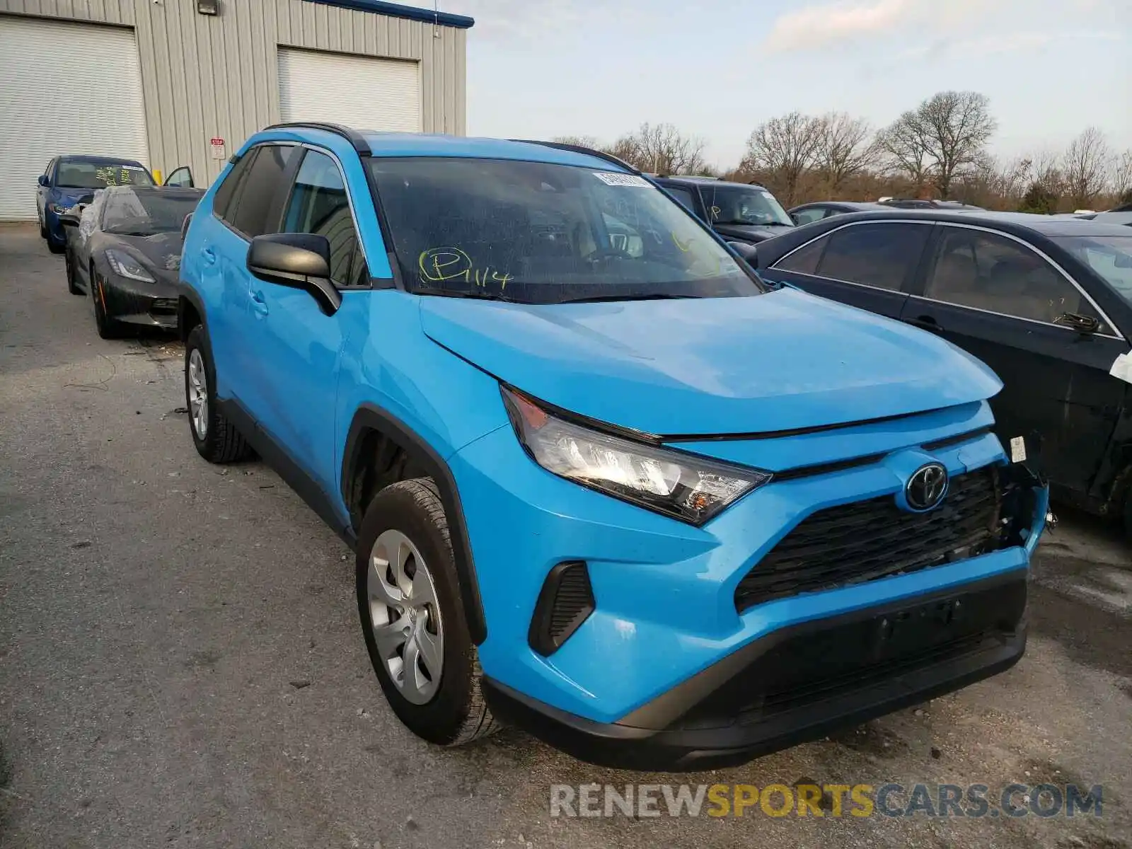 1 Photograph of a damaged car 2T3F1RFV8KW007842 TOYOTA RAV4 2019