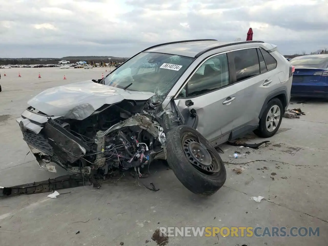 1 Photograph of a damaged car 2T3F1RFV8KW019490 TOYOTA RAV4 2019