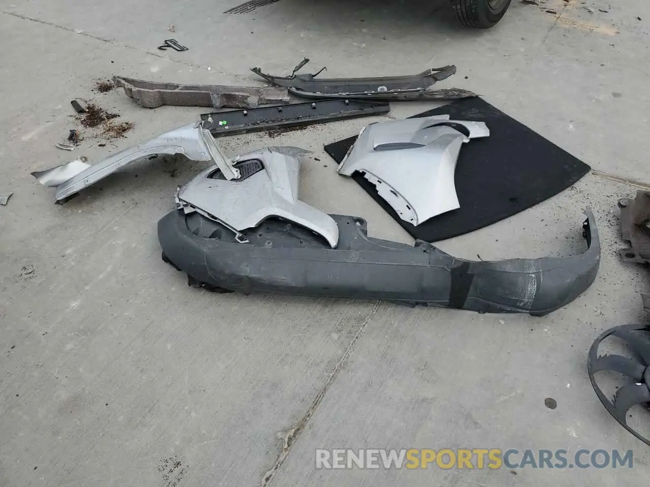 13 Photograph of a damaged car 2T3F1RFV8KW019490 TOYOTA RAV4 2019