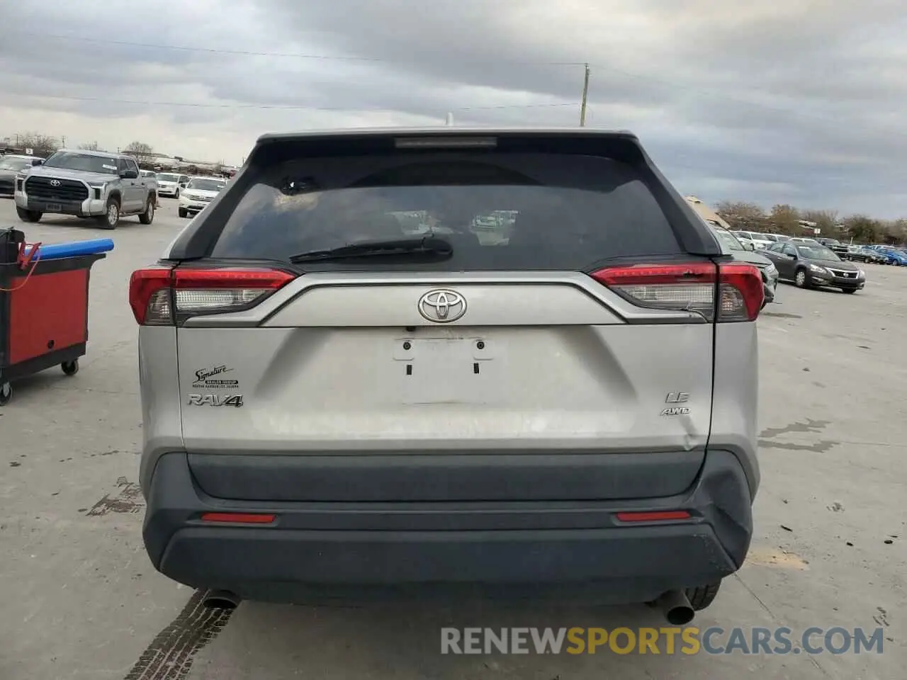 6 Photograph of a damaged car 2T3F1RFV8KW019490 TOYOTA RAV4 2019