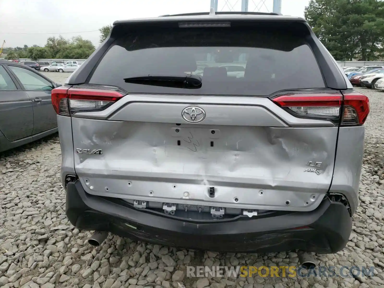 9 Photograph of a damaged car 2T3F1RFV8KW023538 TOYOTA RAV4 2019