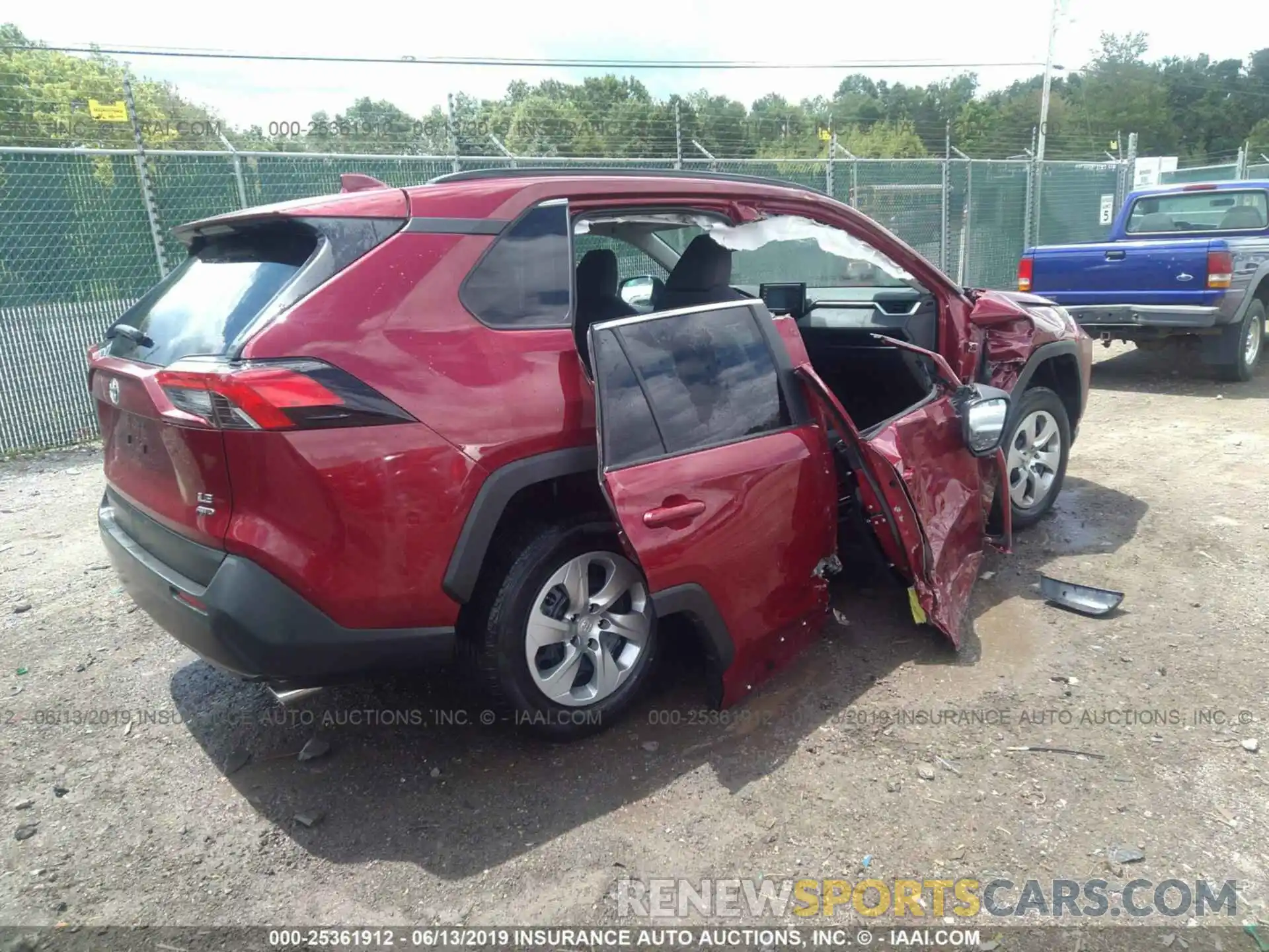 4 Photograph of a damaged car 2T3F1RFV8KW025225 TOYOTA RAV4 2019