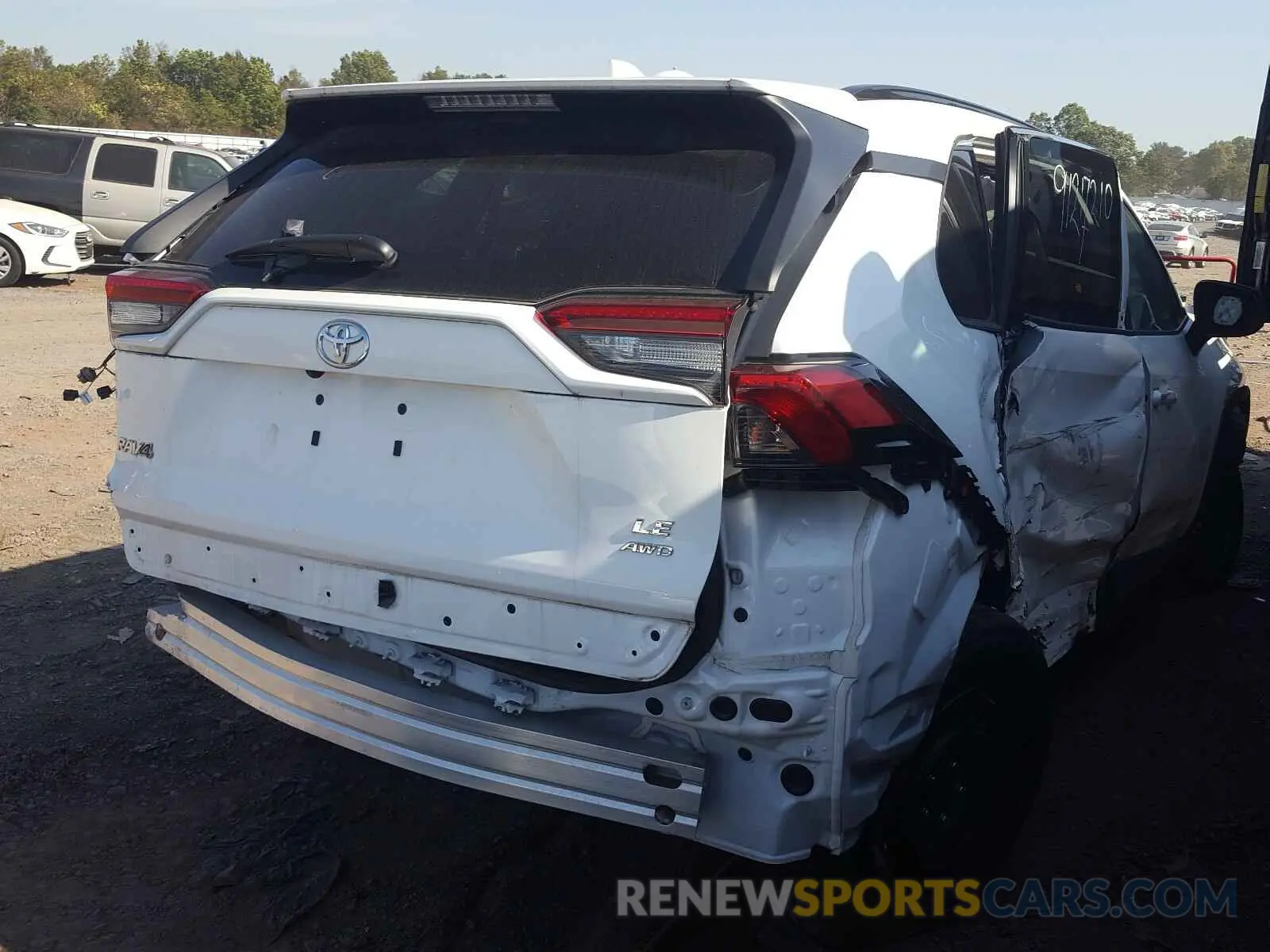 4 Photograph of a damaged car 2T3F1RFV8KW027105 TOYOTA RAV4 2019