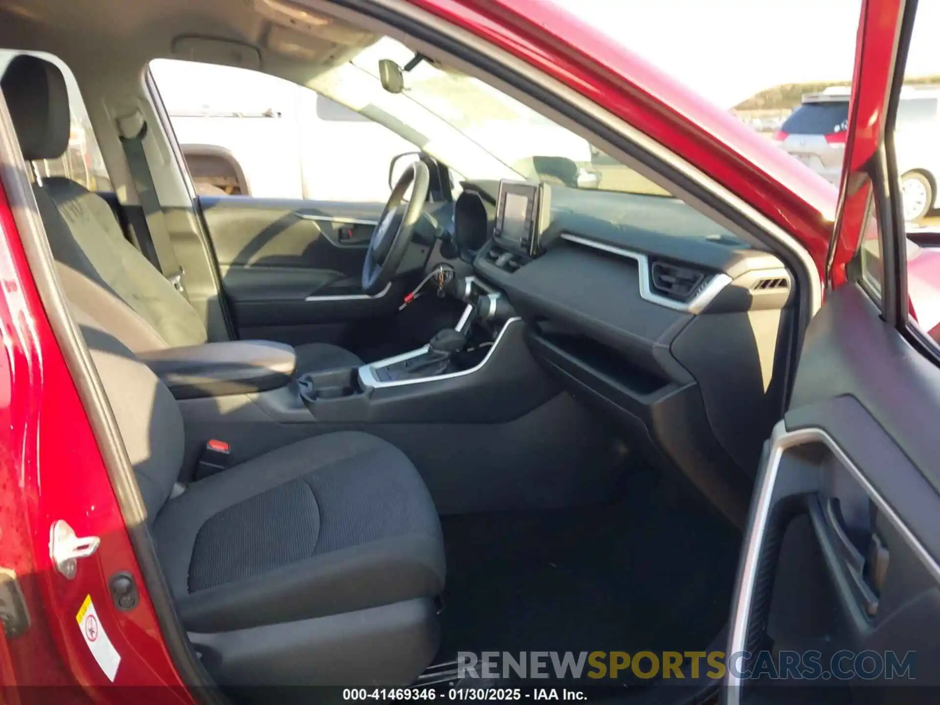 5 Photograph of a damaged car 2T3F1RFV8KW043093 TOYOTA RAV4 2019