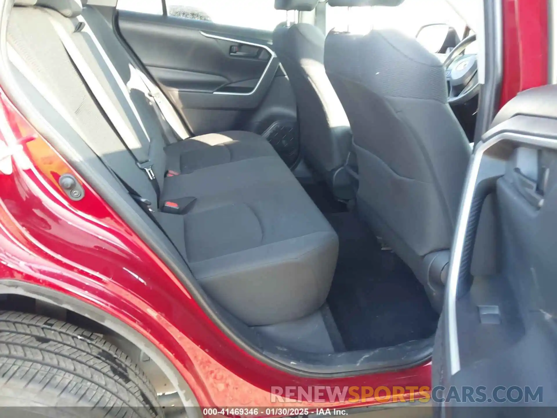 8 Photograph of a damaged car 2T3F1RFV8KW043093 TOYOTA RAV4 2019