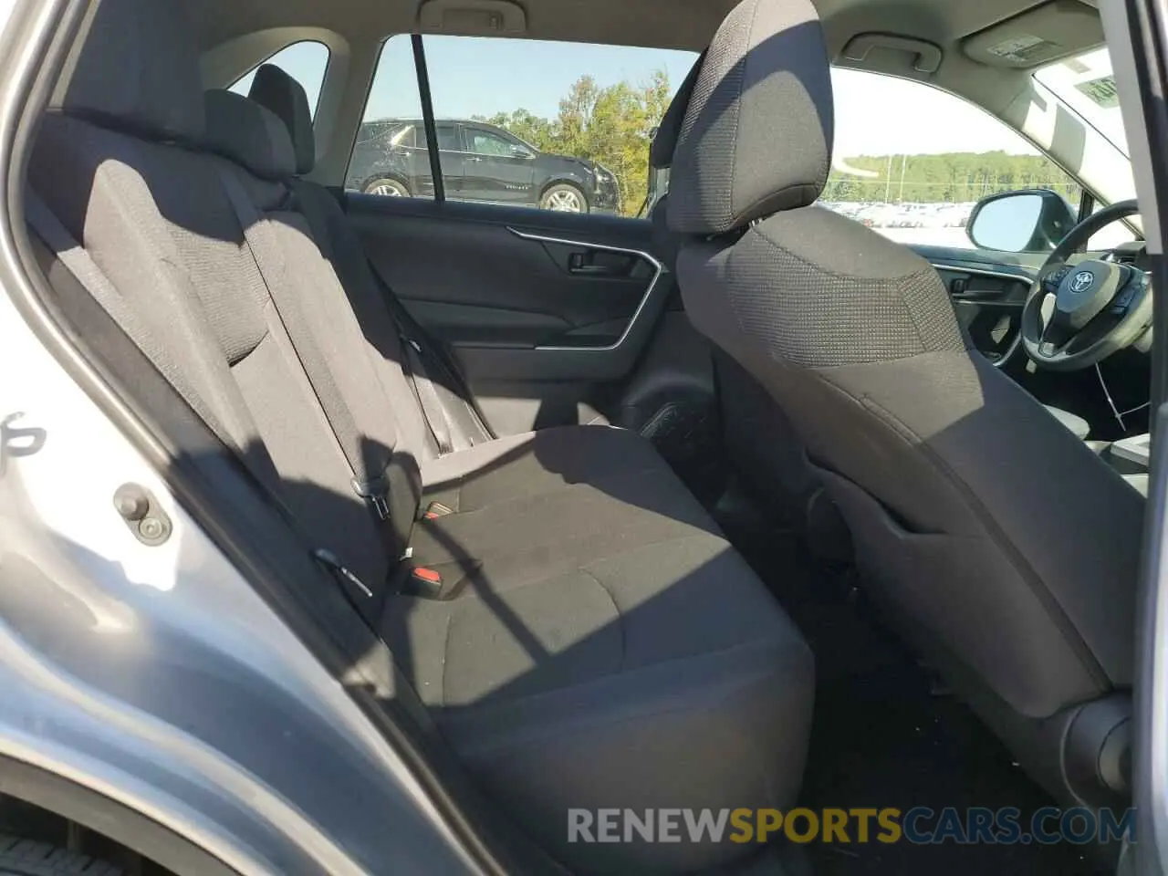 11 Photograph of a damaged car 2T3F1RFV8KW065417 TOYOTA RAV4 2019
