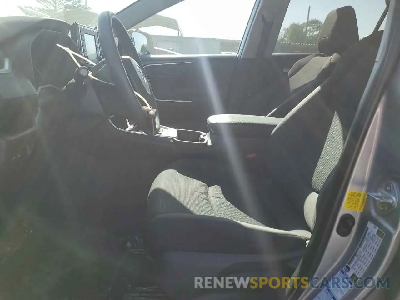 7 Photograph of a damaged car 2T3F1RFV8KW065417 TOYOTA RAV4 2019