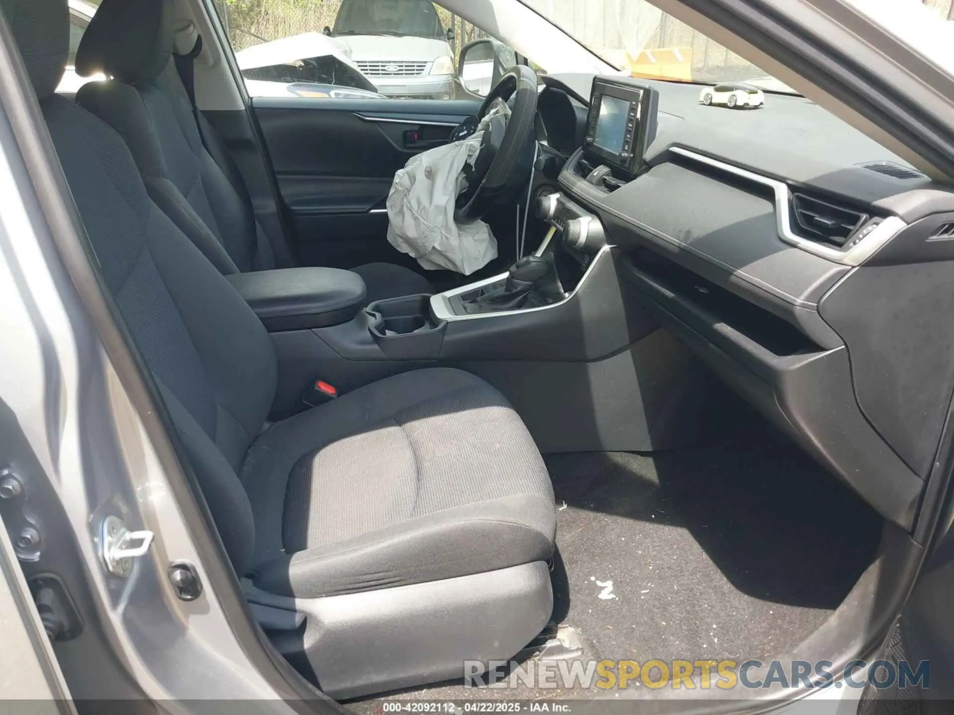 5 Photograph of a damaged car 2T3F1RFV8KW068379 TOYOTA RAV4 2019