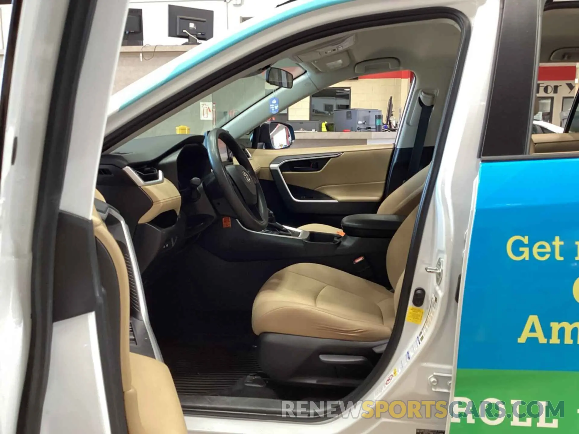 14 Photograph of a damaged car 2T3F1RFV9KW020860 TOYOTA RAV4 2019