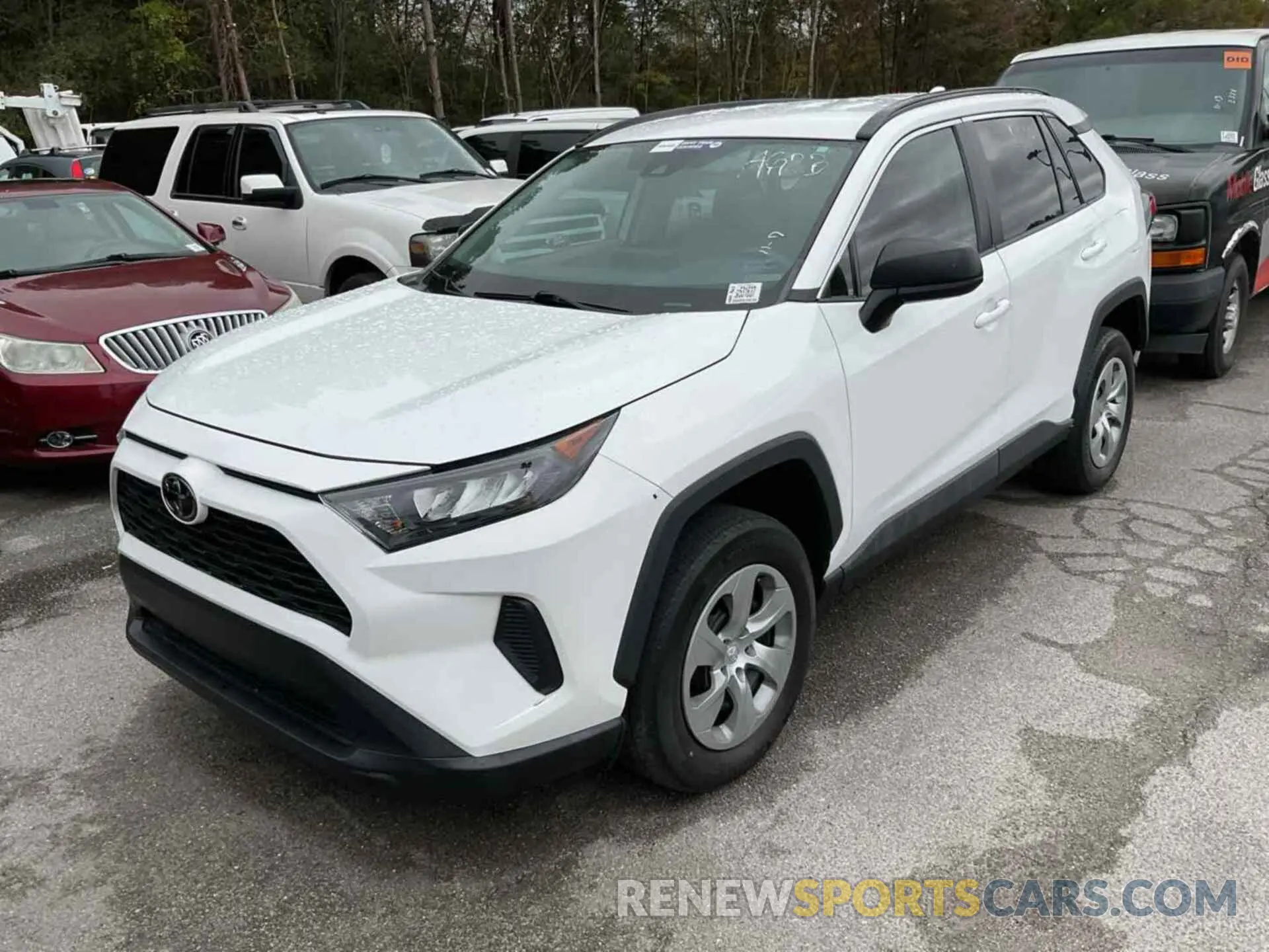 8 Photograph of a damaged car 2T3F1RFV9KW020860 TOYOTA RAV4 2019